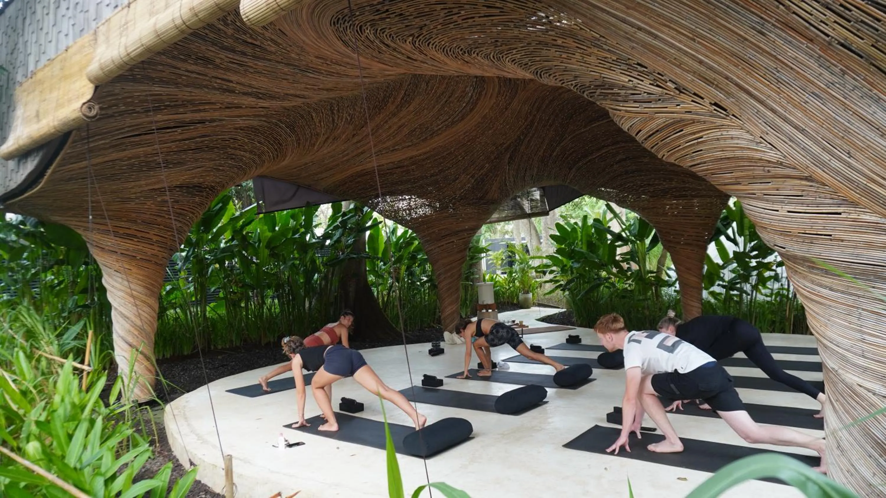 People in Origin Uluwatu