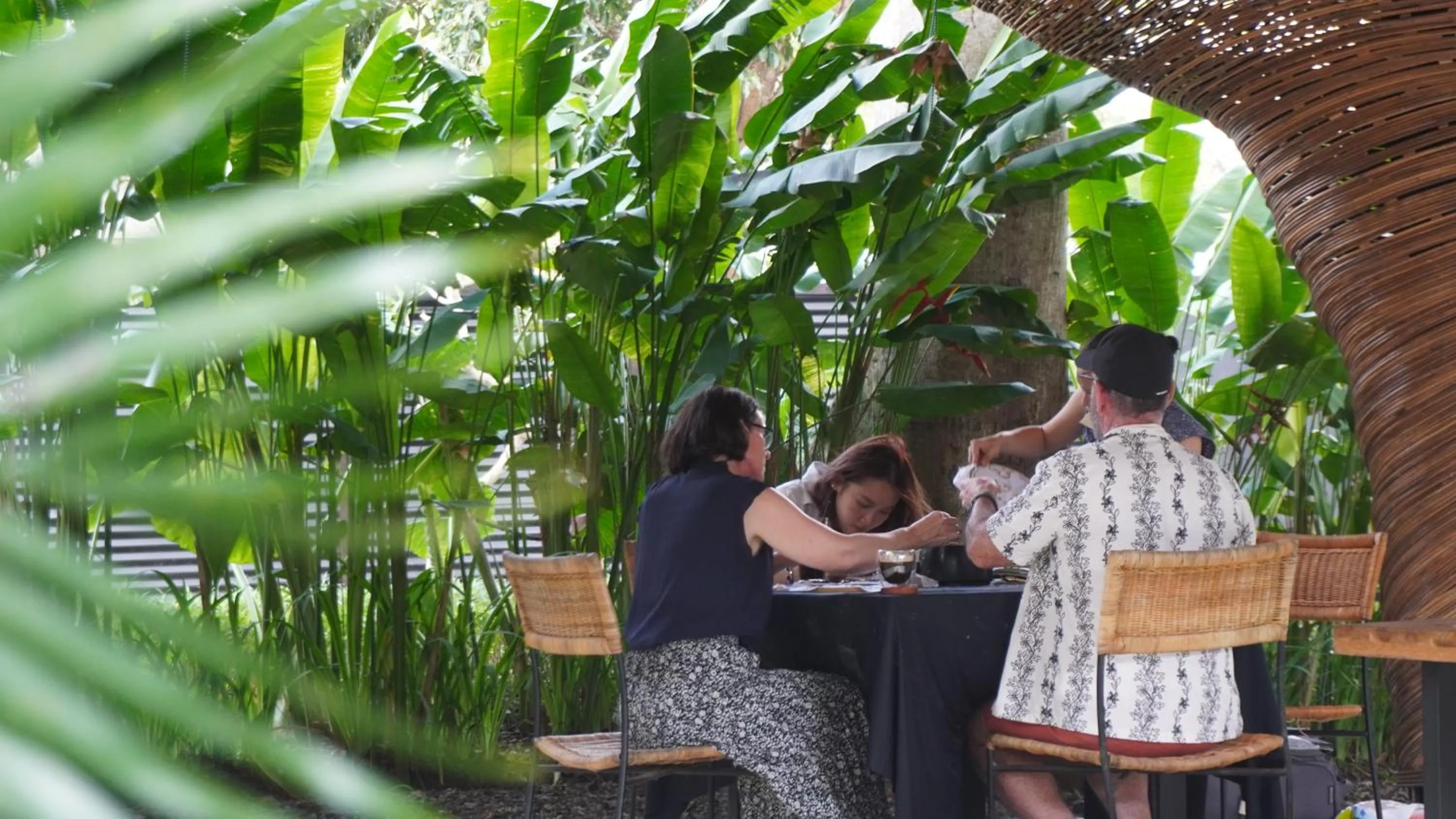 People in Origin Uluwatu