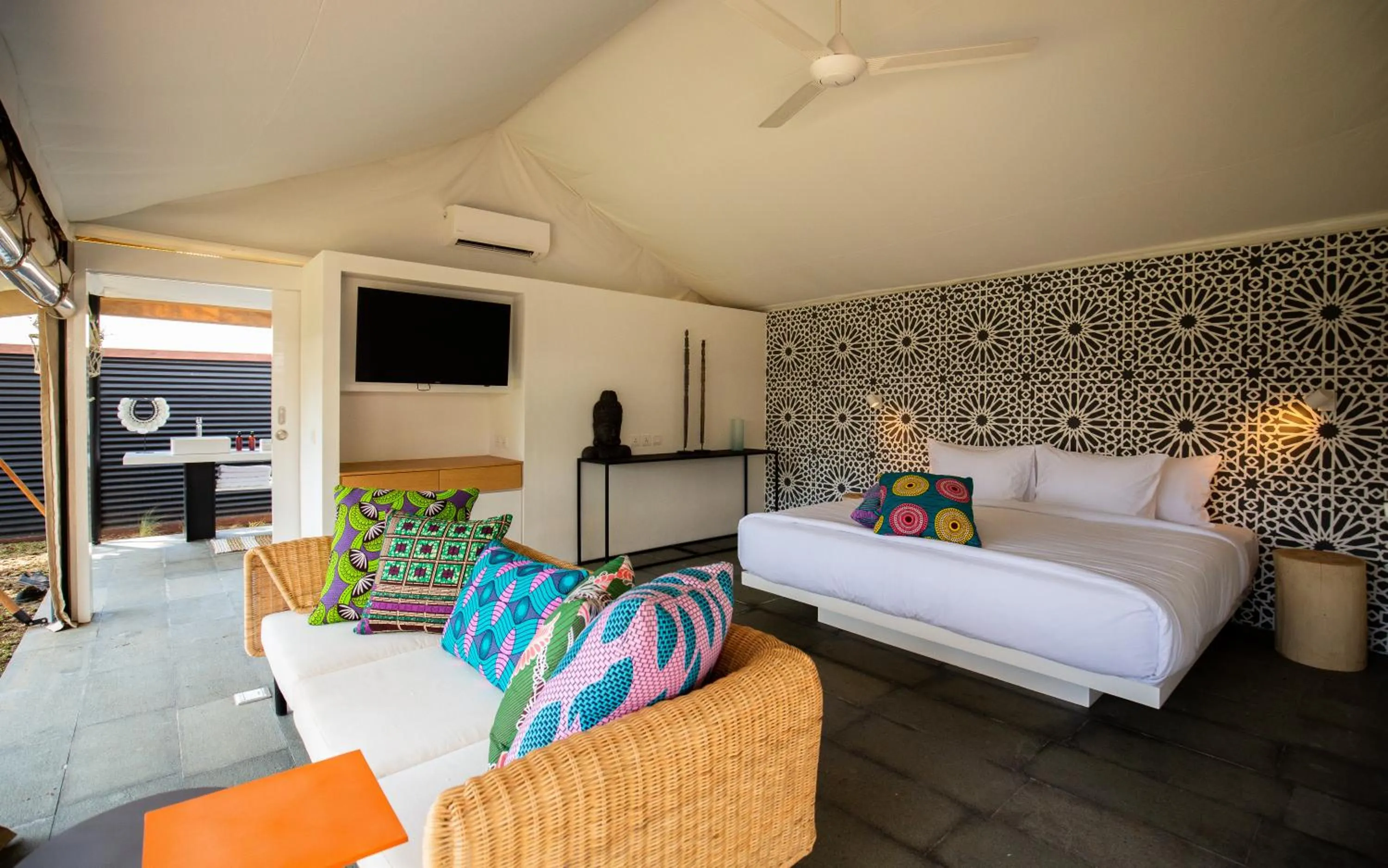 Photo of the whole room, Bed in Origin Uluwatu