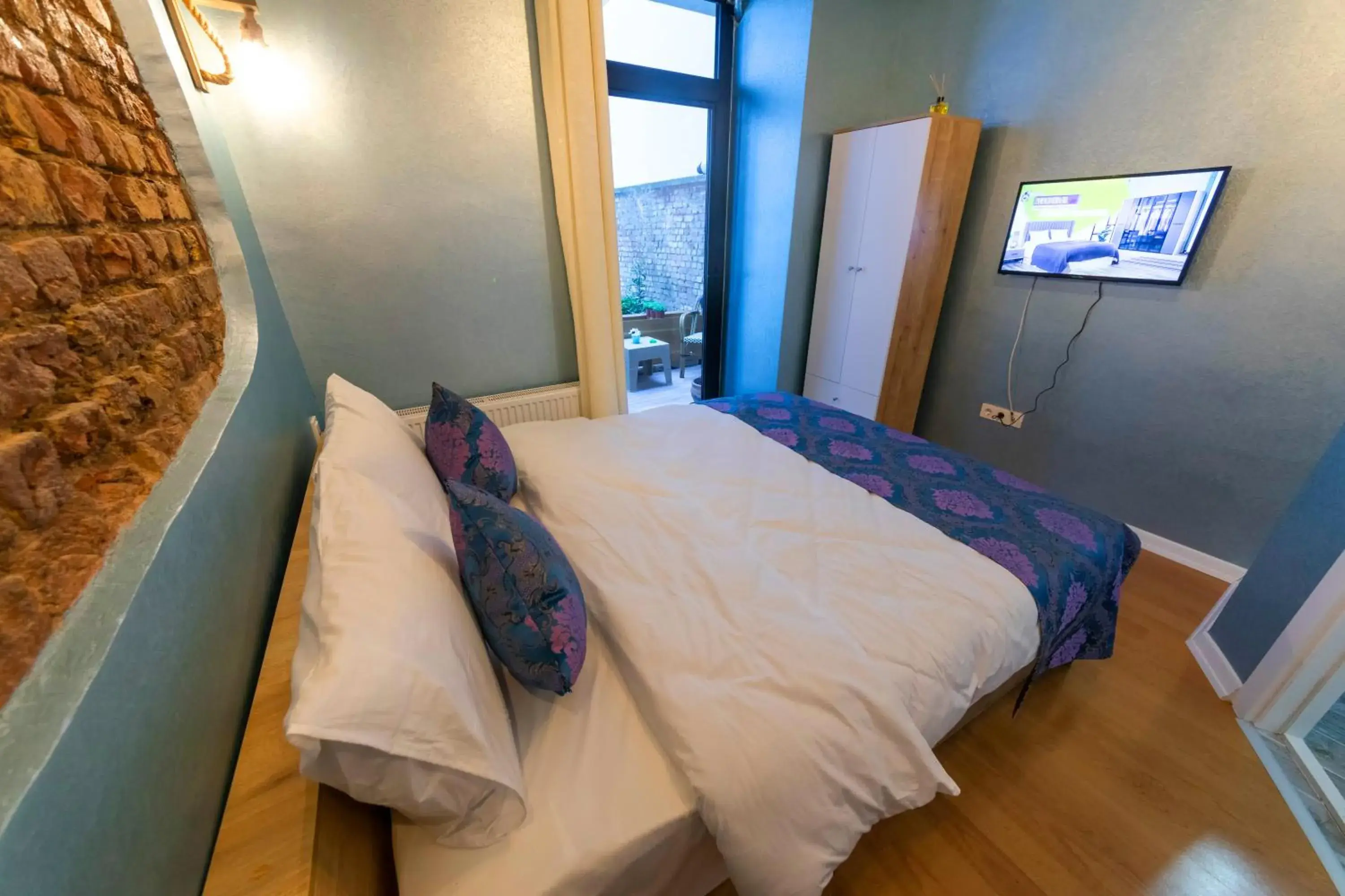 King Room with Balcony in ROYAL TAKSIM SUITES King Room with Balcony in ROYAL TAKSIM SUITES