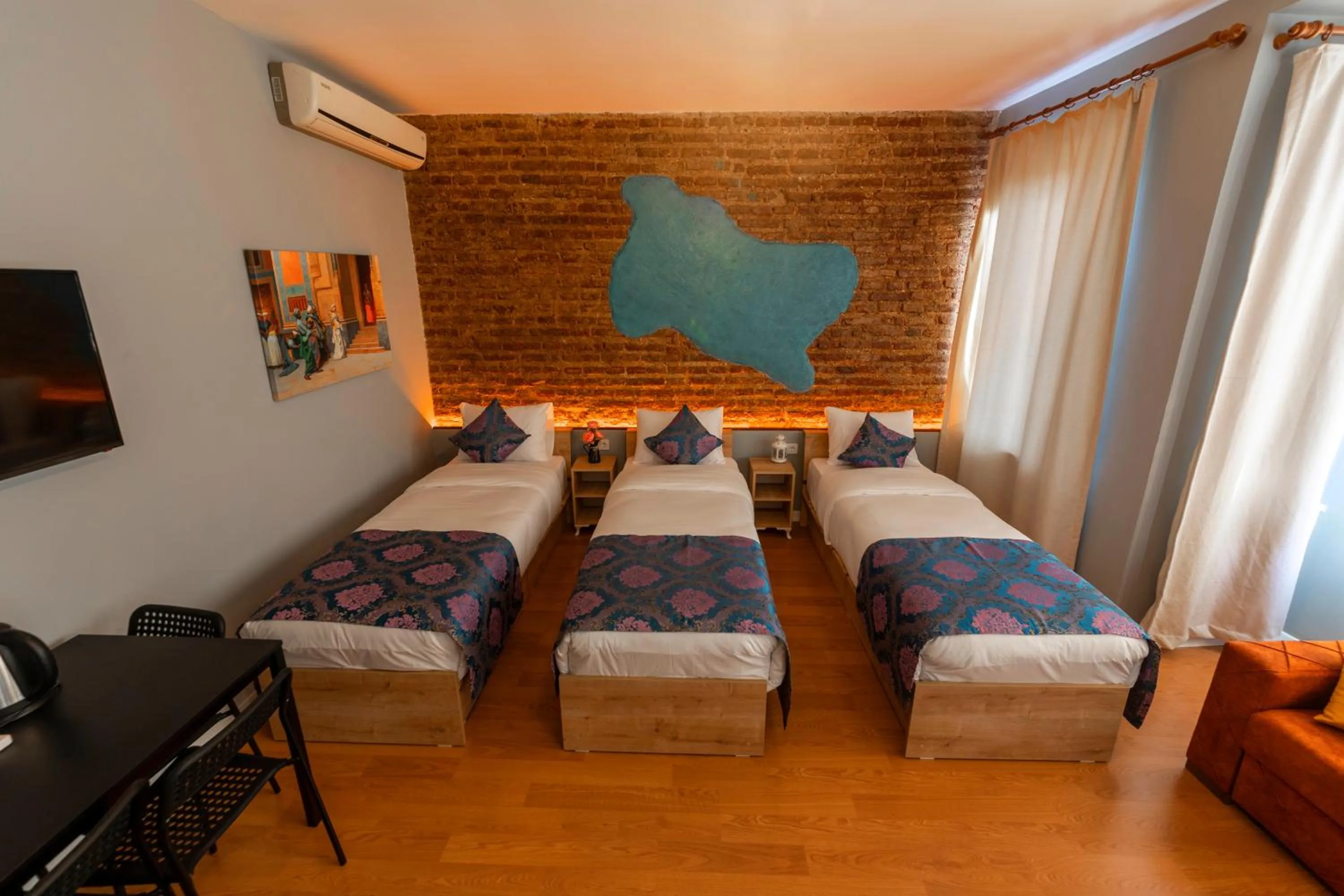 Living room, Bed in ROYAL TAKSIM SUITES