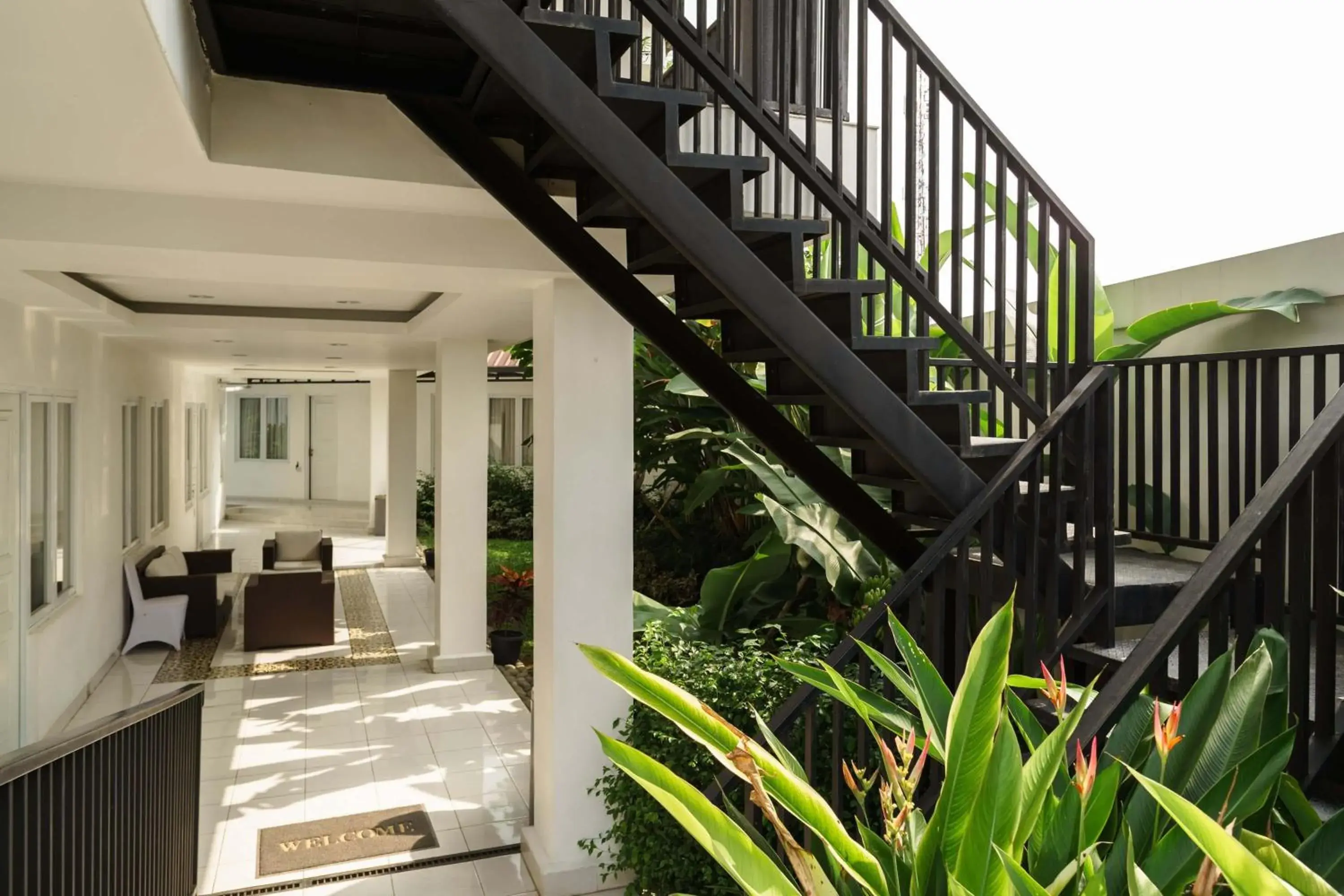 Property building in RedDoorz Plus near Exit Toll Puncak 2 Property building in RedDoorz Plus near Exit Toll Puncak 2