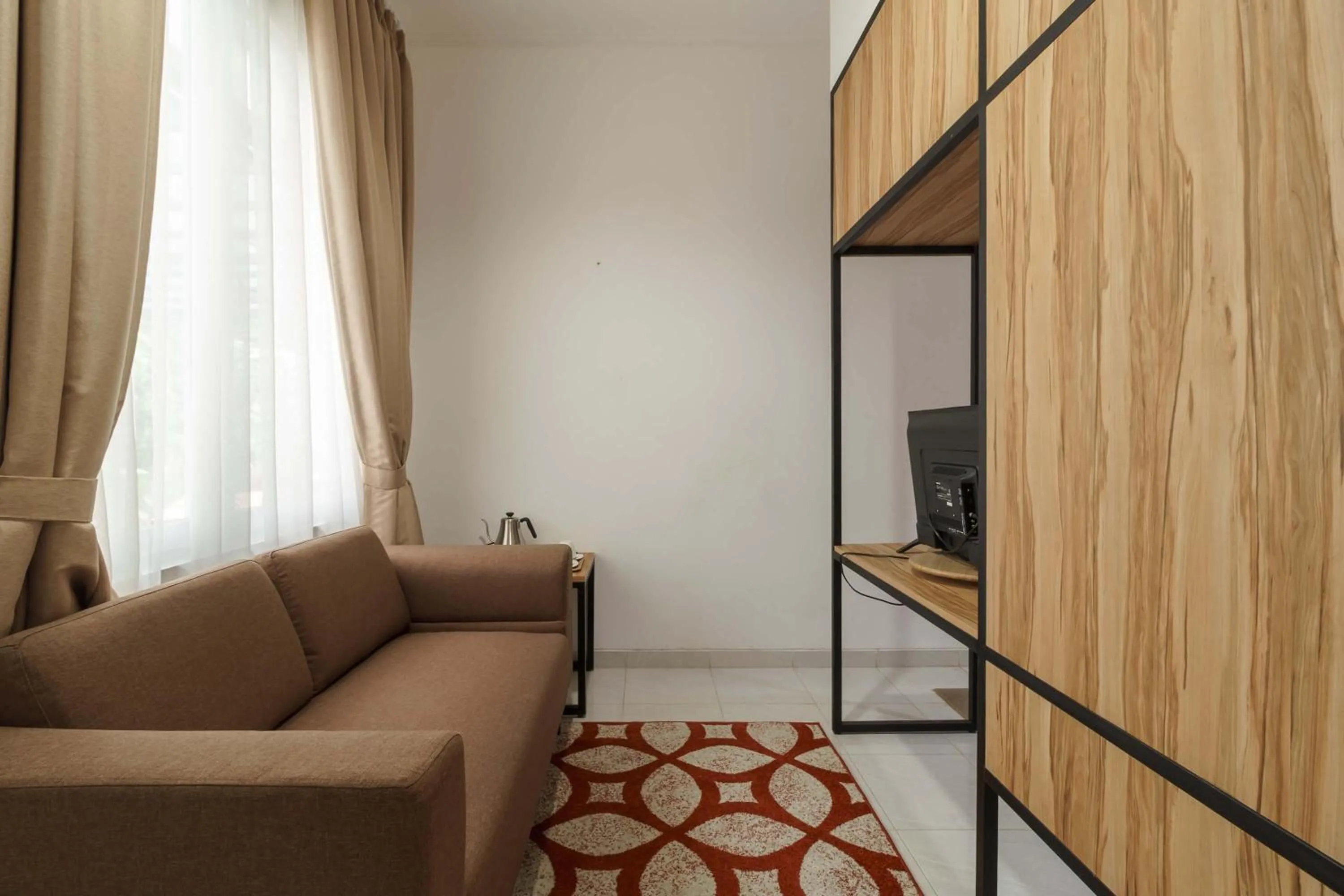 Seating area in RedDoorz Plus near Exit Toll Puncak 2