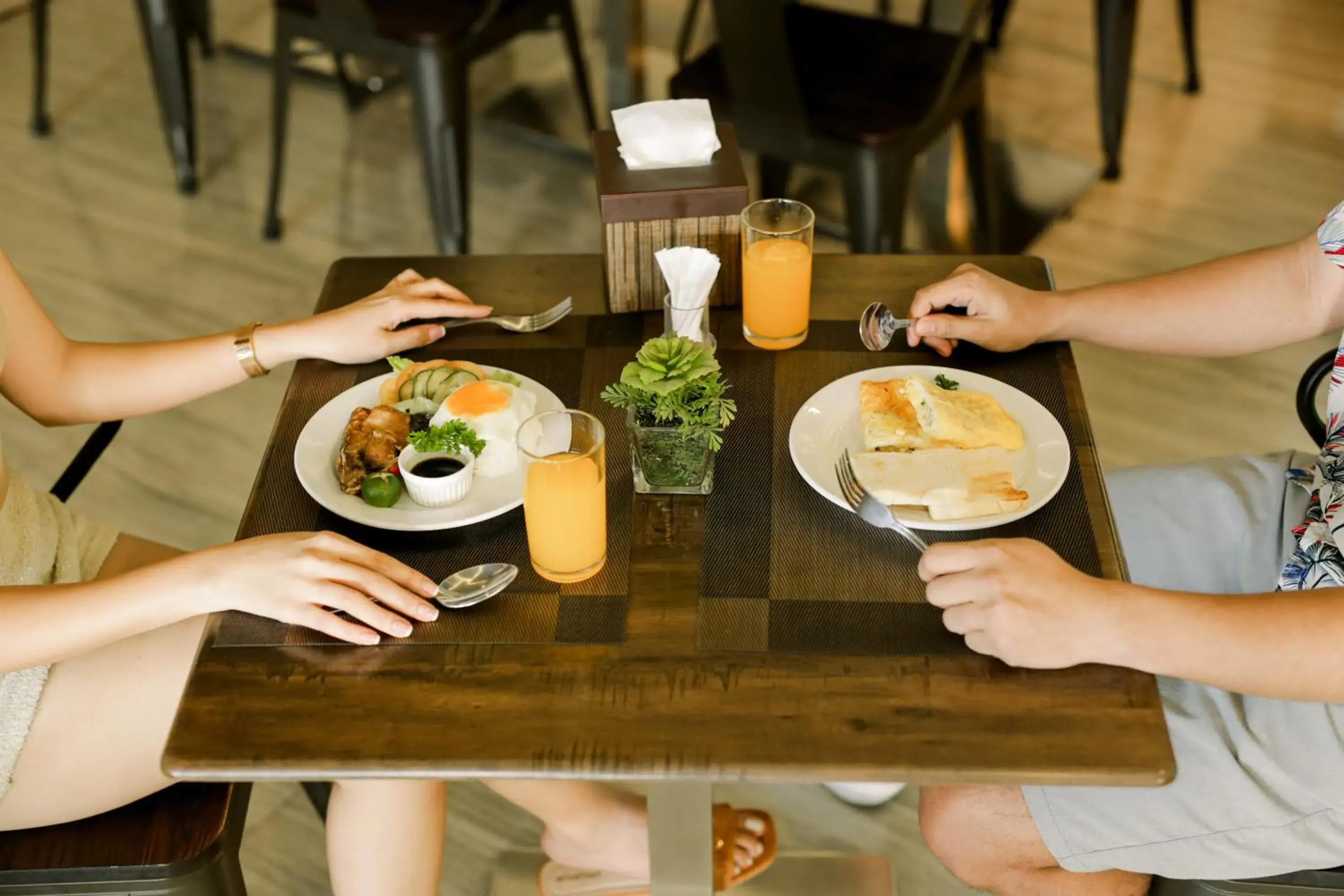 Restaurant/places to eat in Vivien's Hotel Restaurant/places to eat in Vivien's Hotel