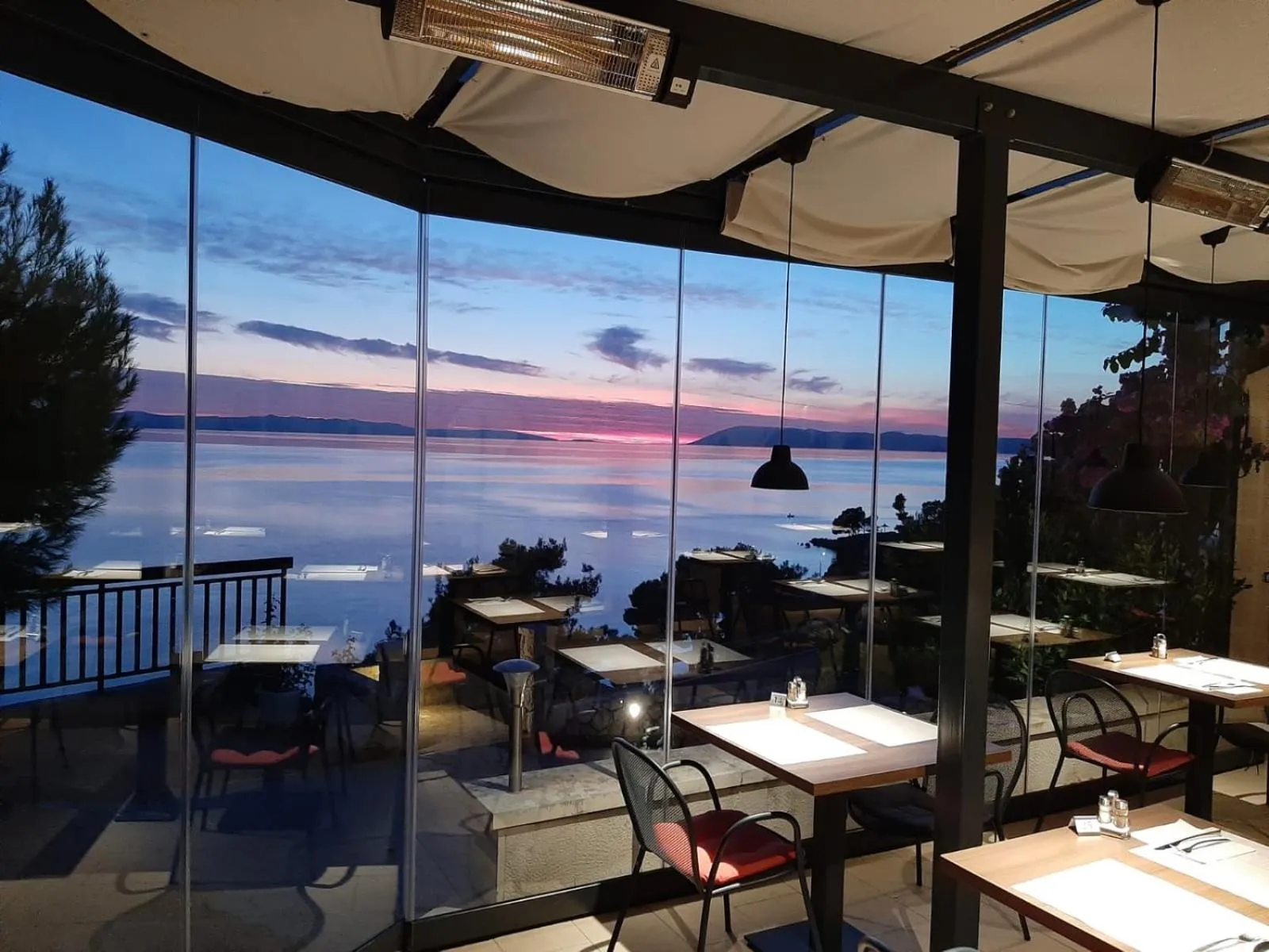 Restaurant/places to eat in Villa Cascada