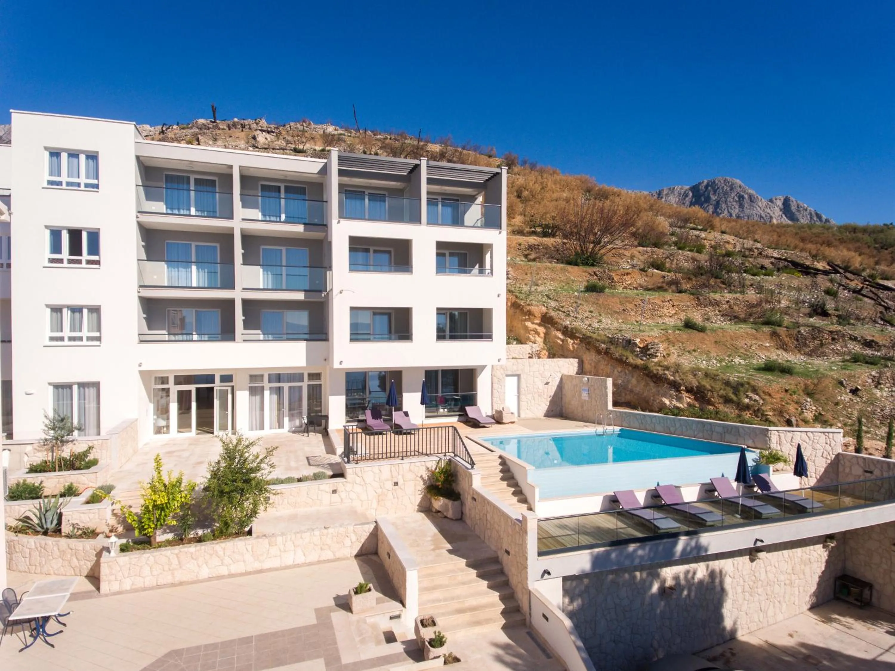 Property building in Villa Cascada