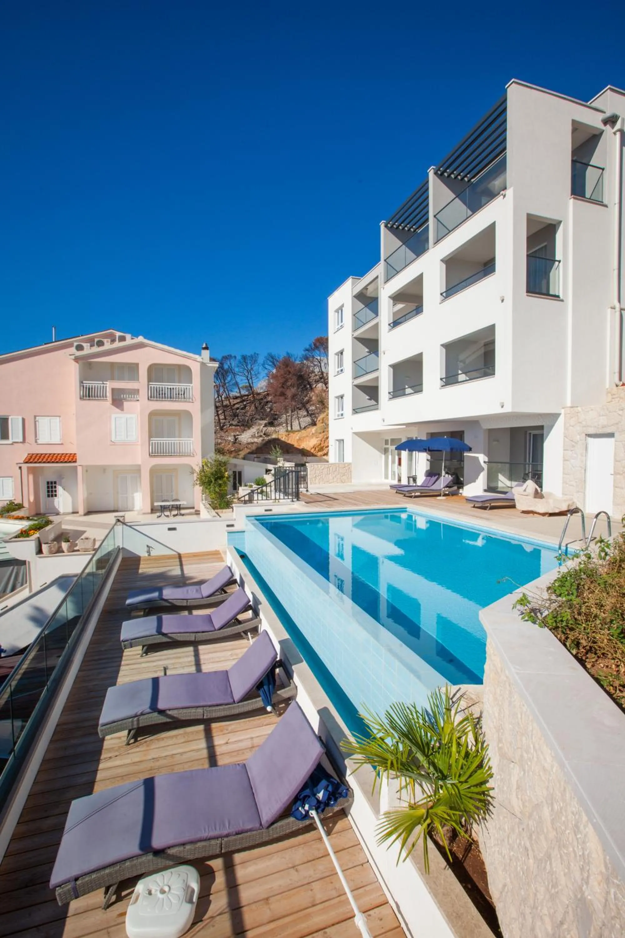 Property building in Villa Cascada