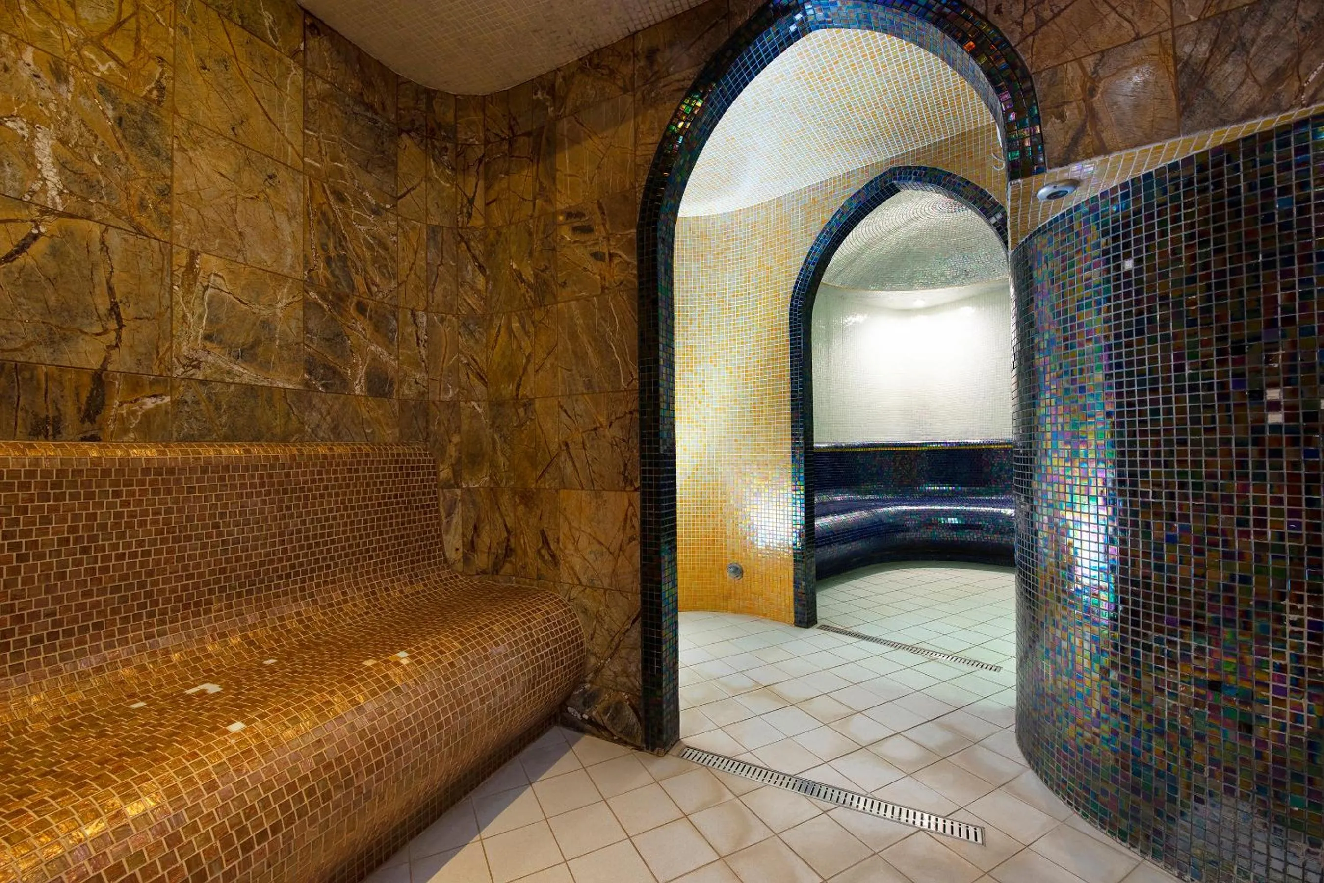 Spa and wellness centre/facilities, Bed in Hotel Metropol WELLNESS & CONGRESS HOTEL