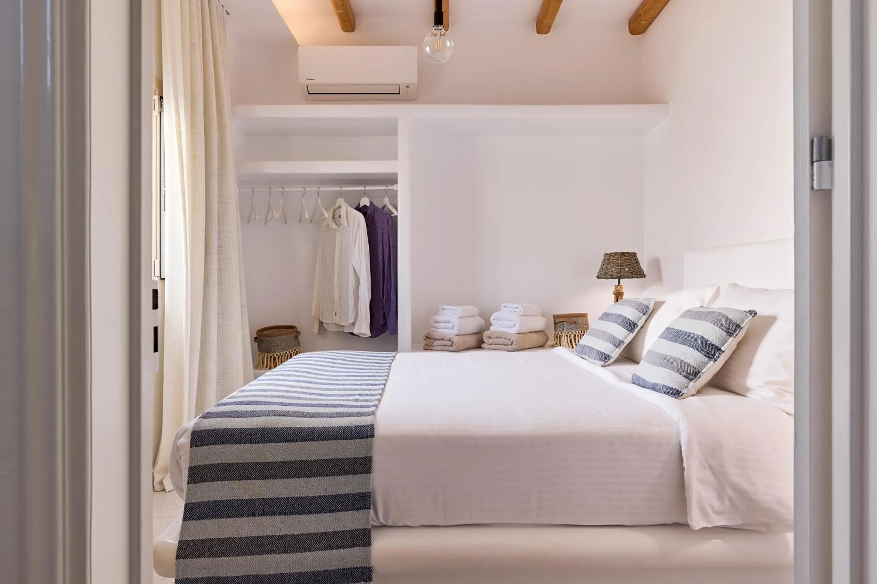 Bedroom, Bed in Villa Manikas Milos