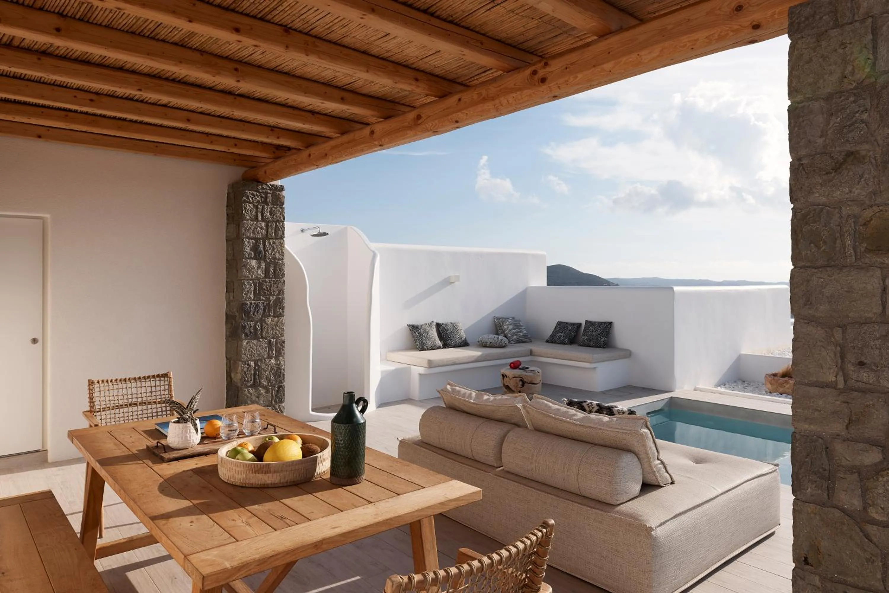 Swimming pool in Villa Manikas Milos