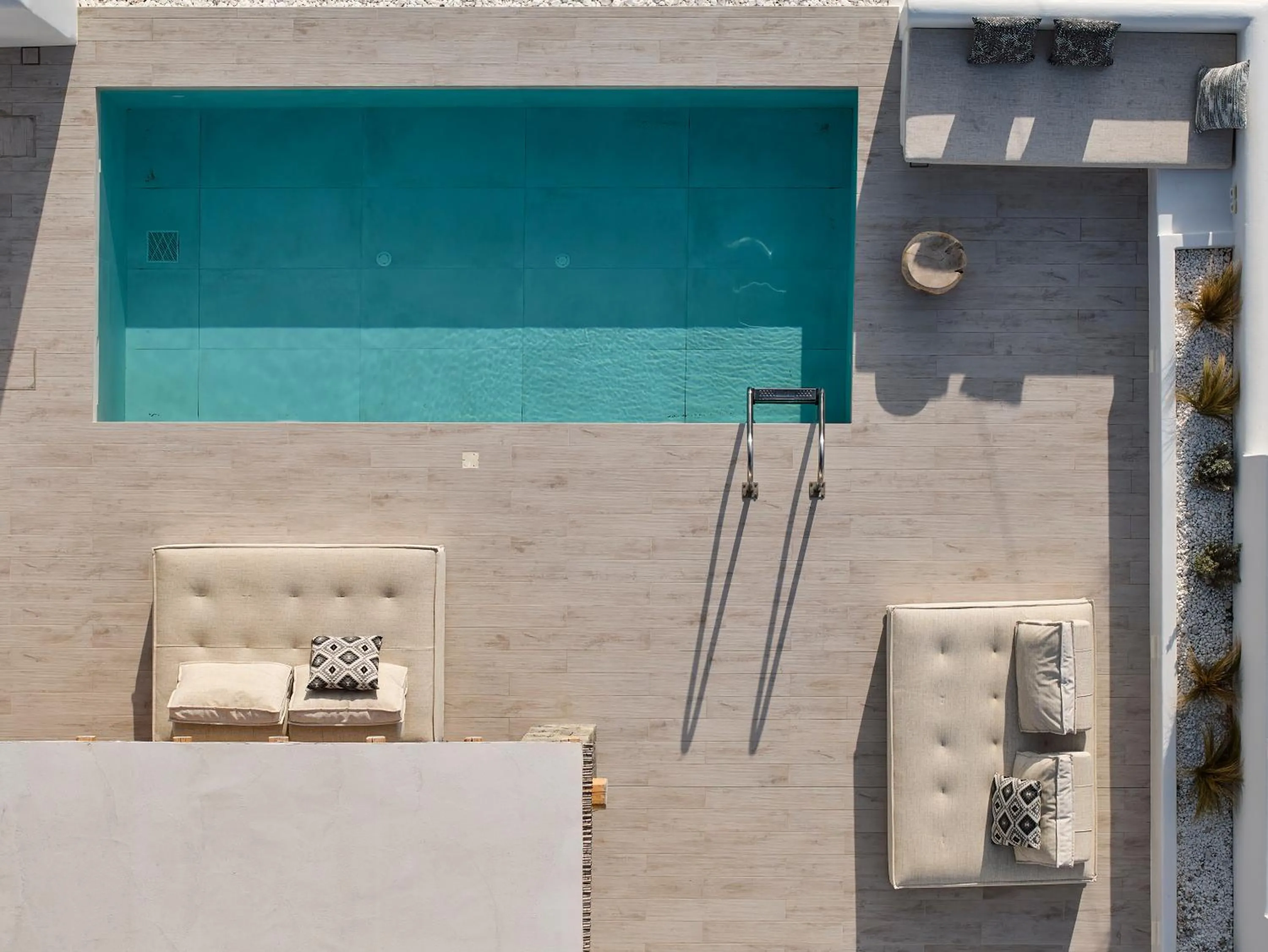 Swimming pool in Villa Manikas Milos