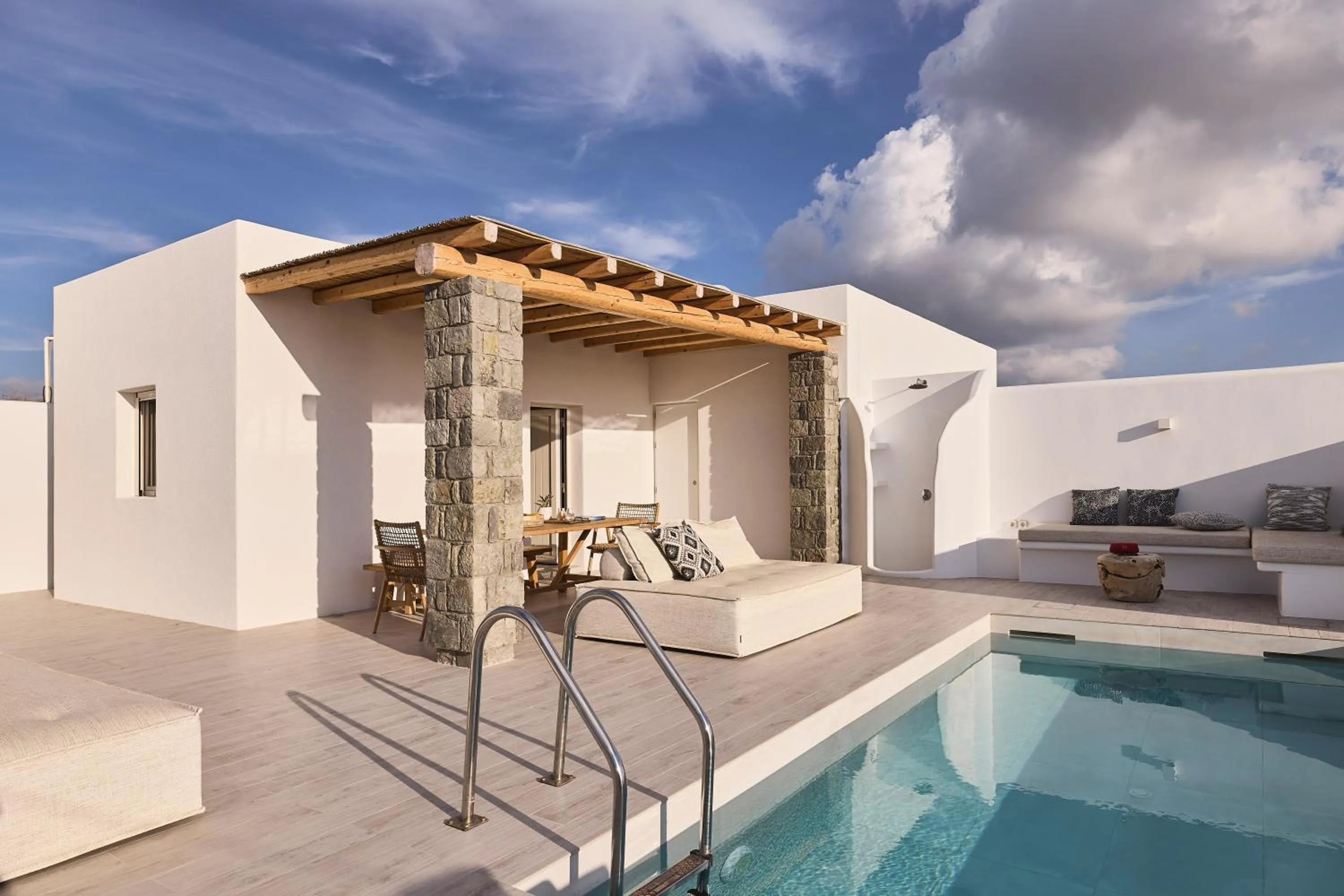 Swimming pool in Villa Manikas Milos