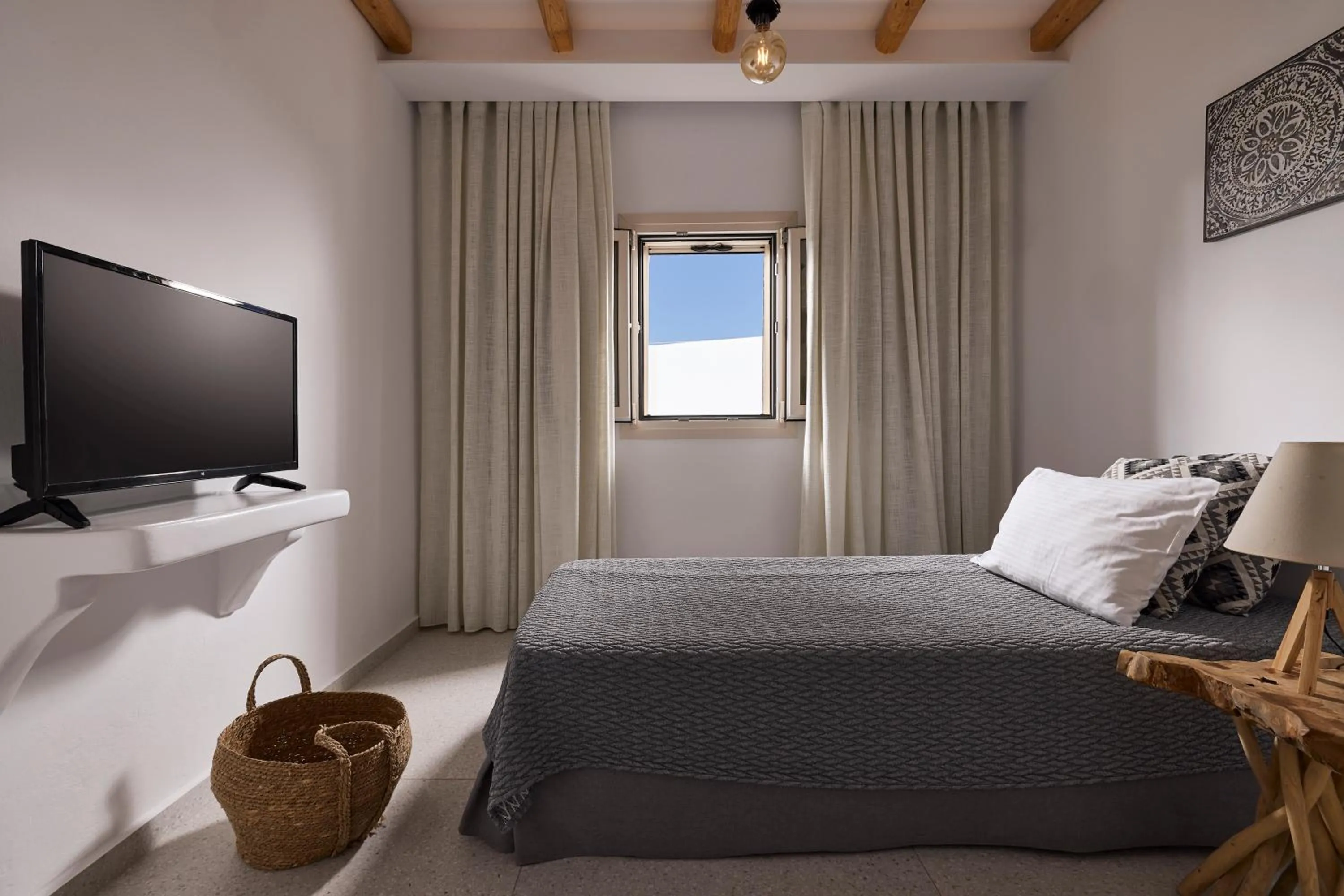 Bedroom, Bed in Villa Manikas Milos