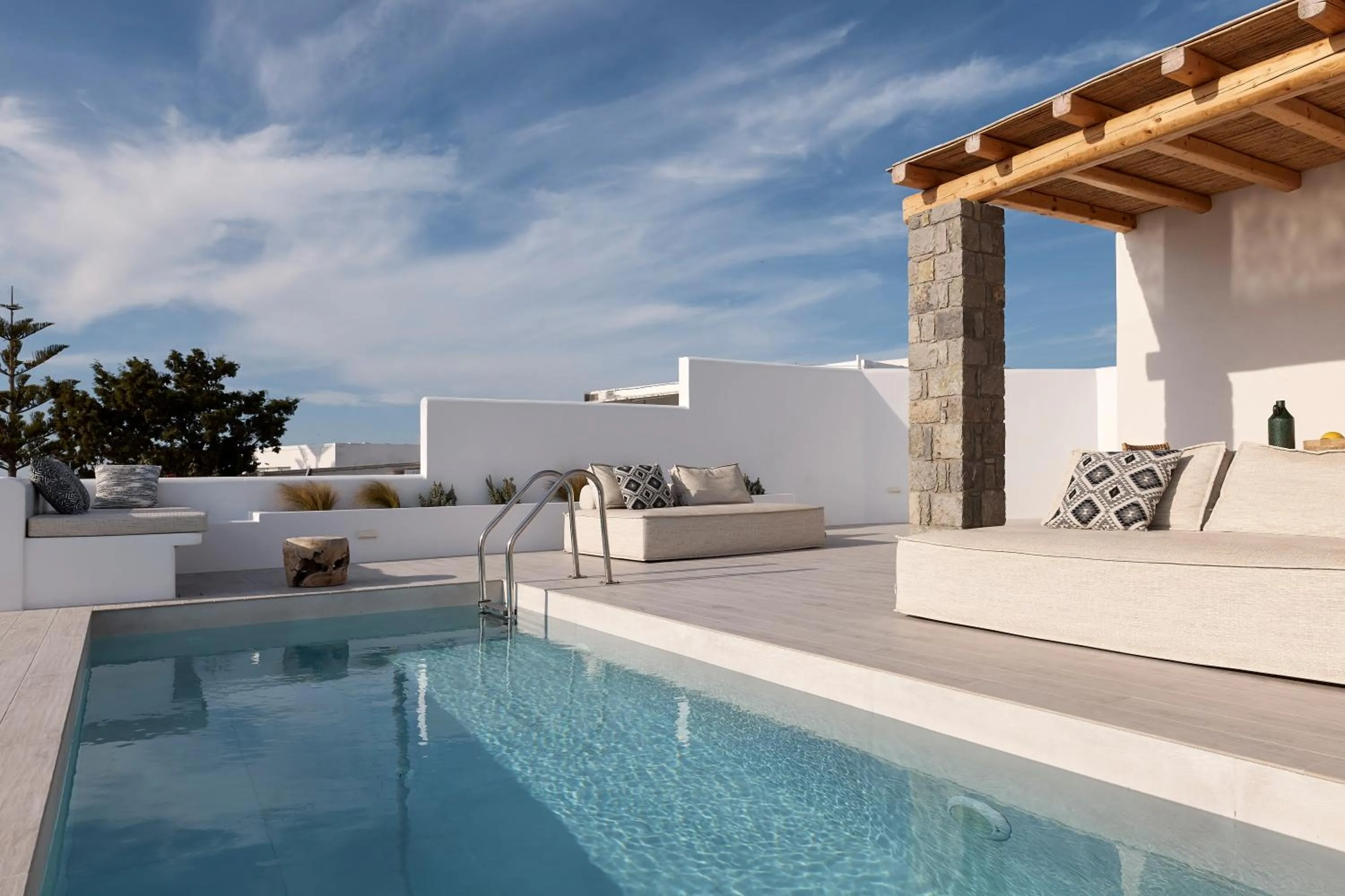Swimming pool in Villa Manikas Milos