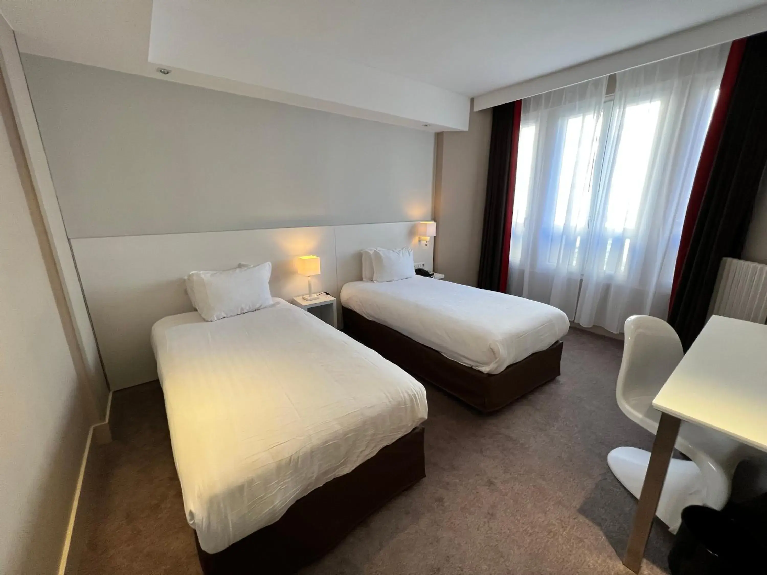 Bed in Holiday Inn Paris-Auteuil by IHG Bed in Holiday Inn Paris-Auteuil by IHG