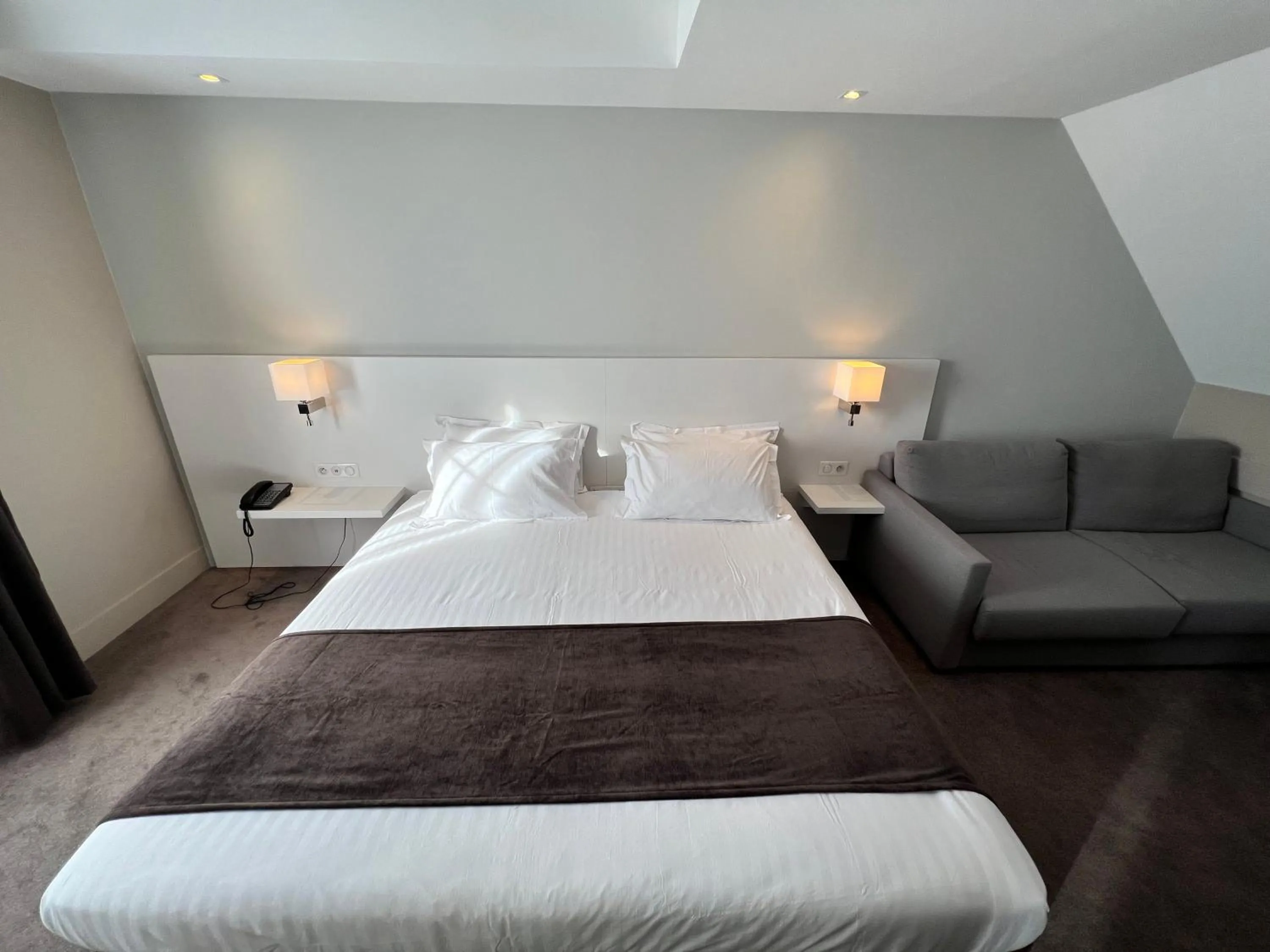 Bed in Holiday Inn Paris-Auteuil by IHG