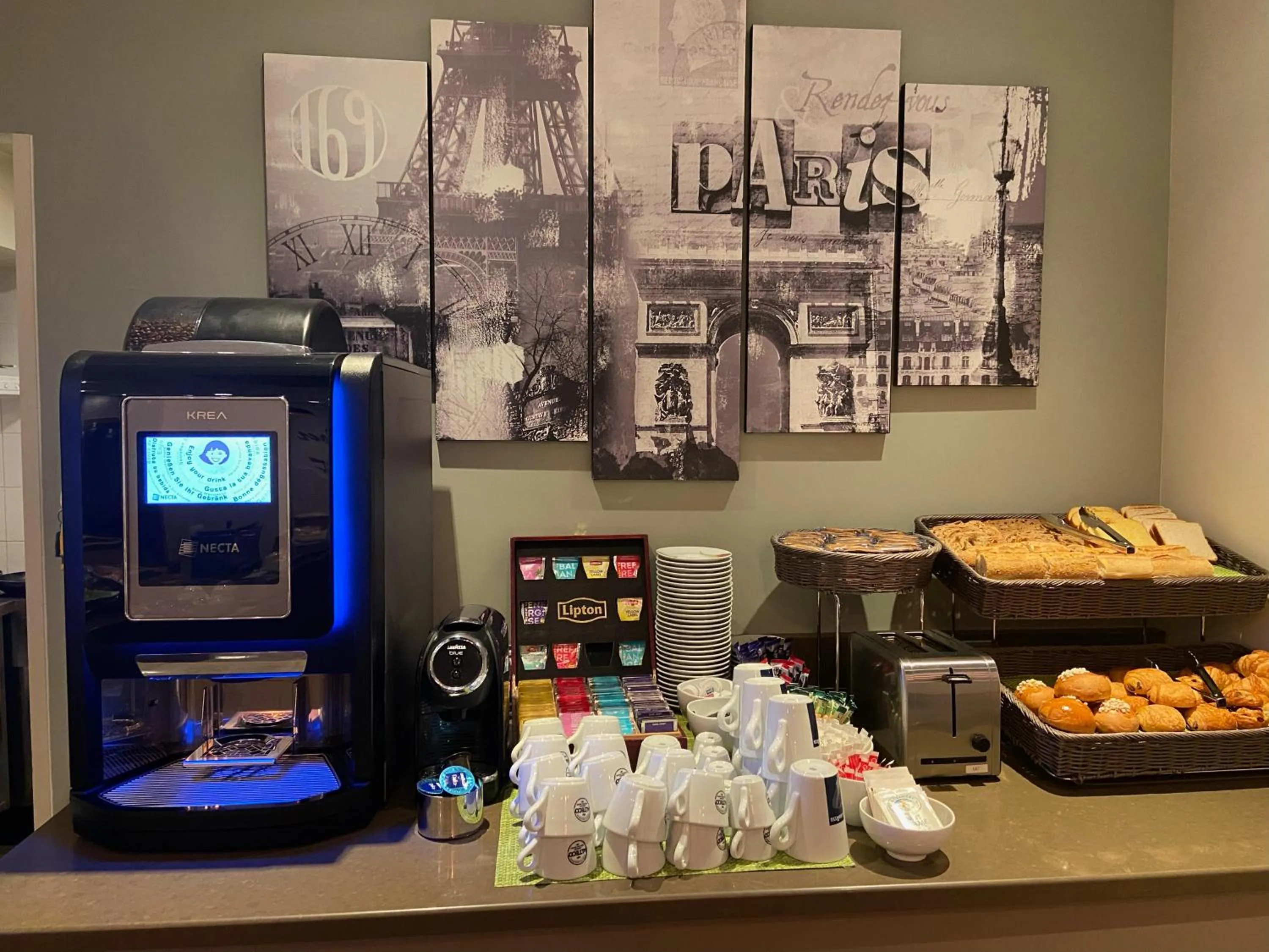 Restaurant/places to eat in Holiday Inn Paris-Auteuil by IHG