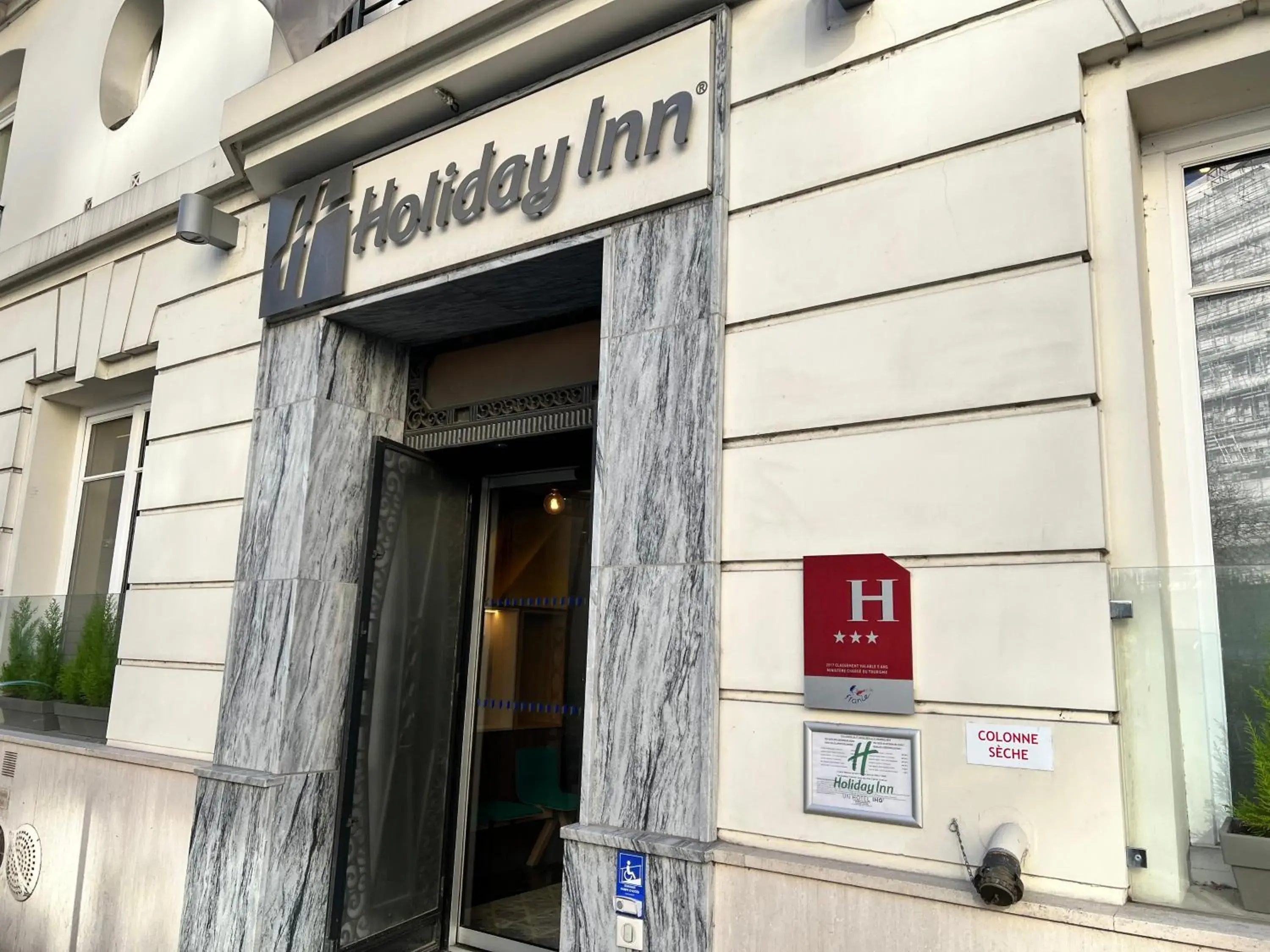 Property building in Holiday Inn Paris-Auteuil by IHG Property building in Holiday Inn Paris-Auteuil by IHG