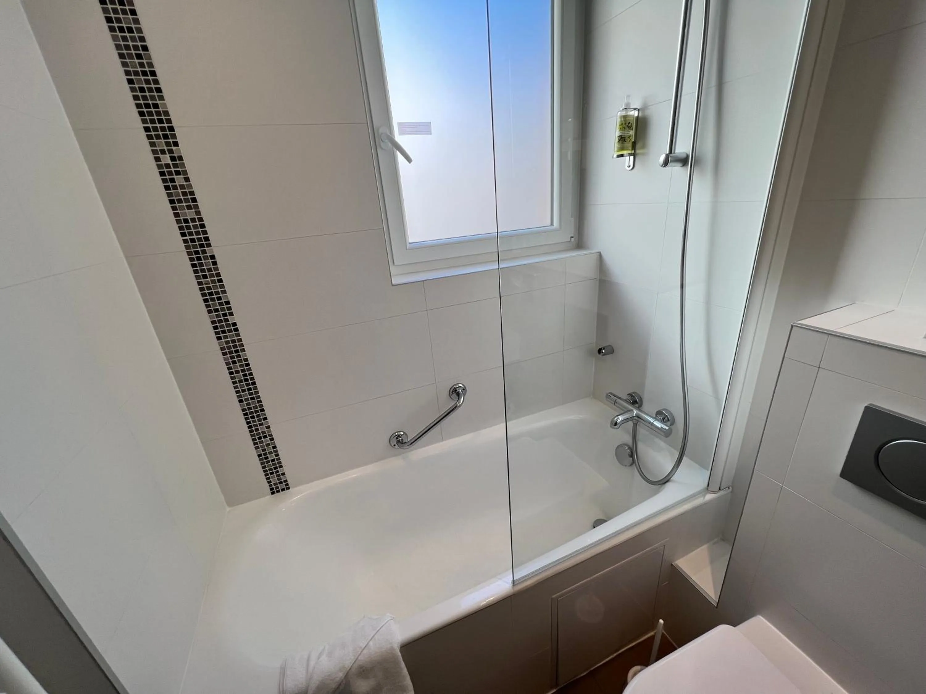Bathroom in Holiday Inn Paris-Auteuil by IHG