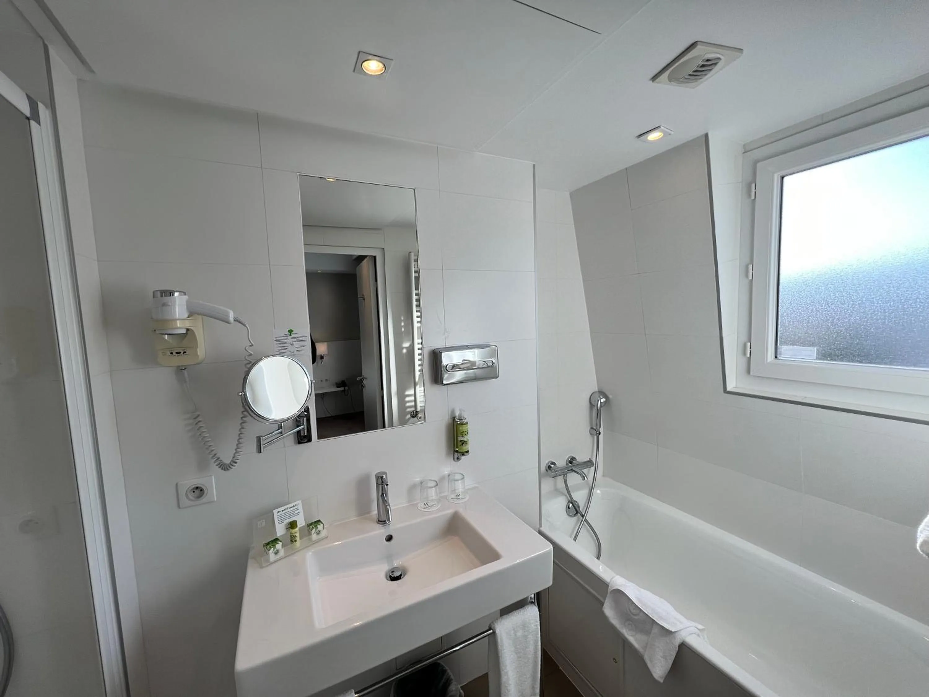 Bathroom in Holiday Inn Paris-Auteuil by IHG