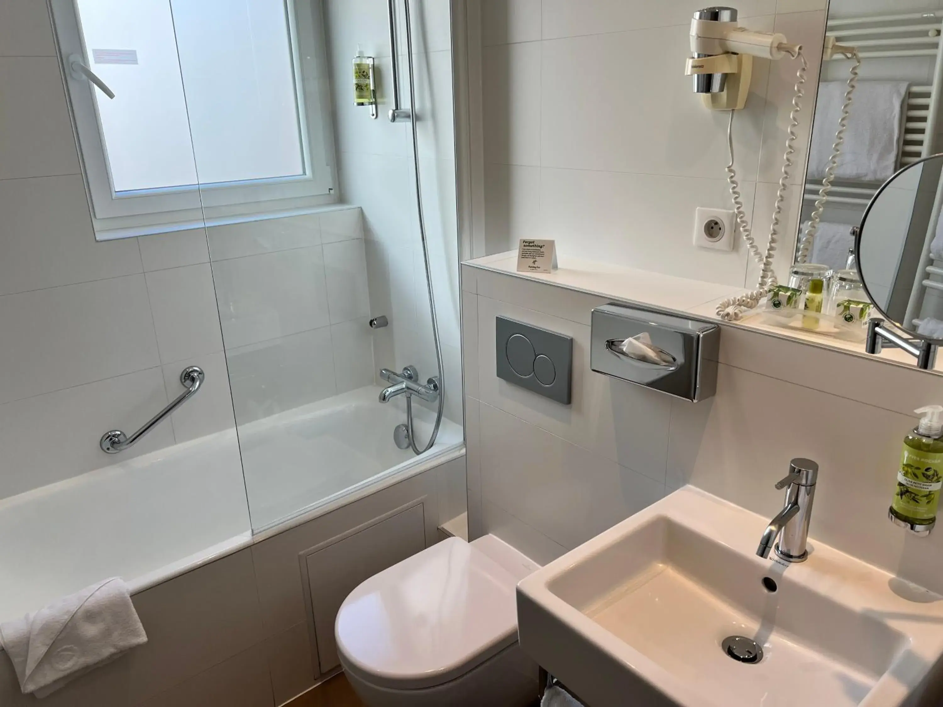 Bathroom in Holiday Inn Paris-Auteuil by IHG Bathroom in Holiday Inn Paris-Auteuil by IHG