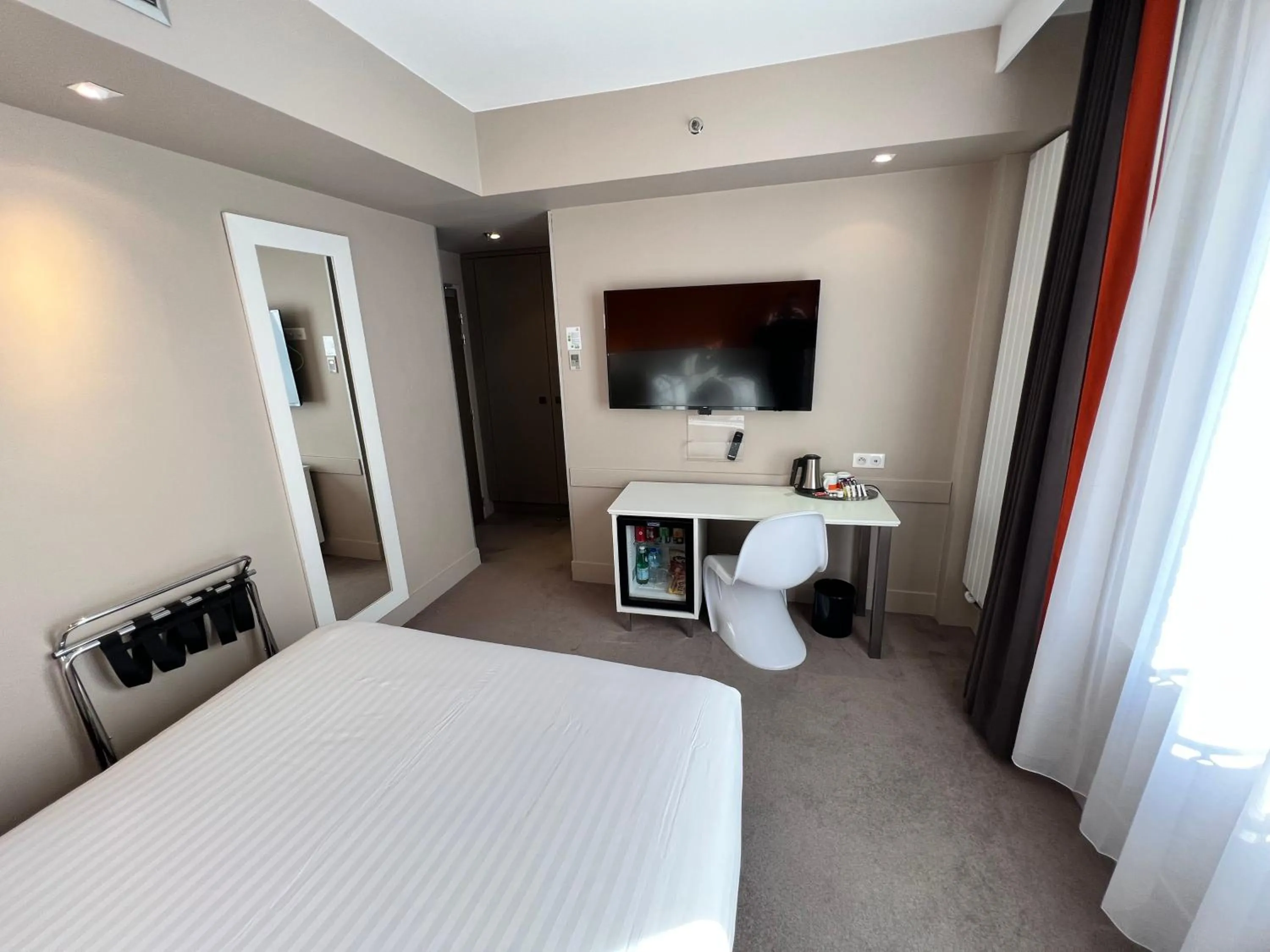 Bed in Holiday Inn Paris-Auteuil by IHG