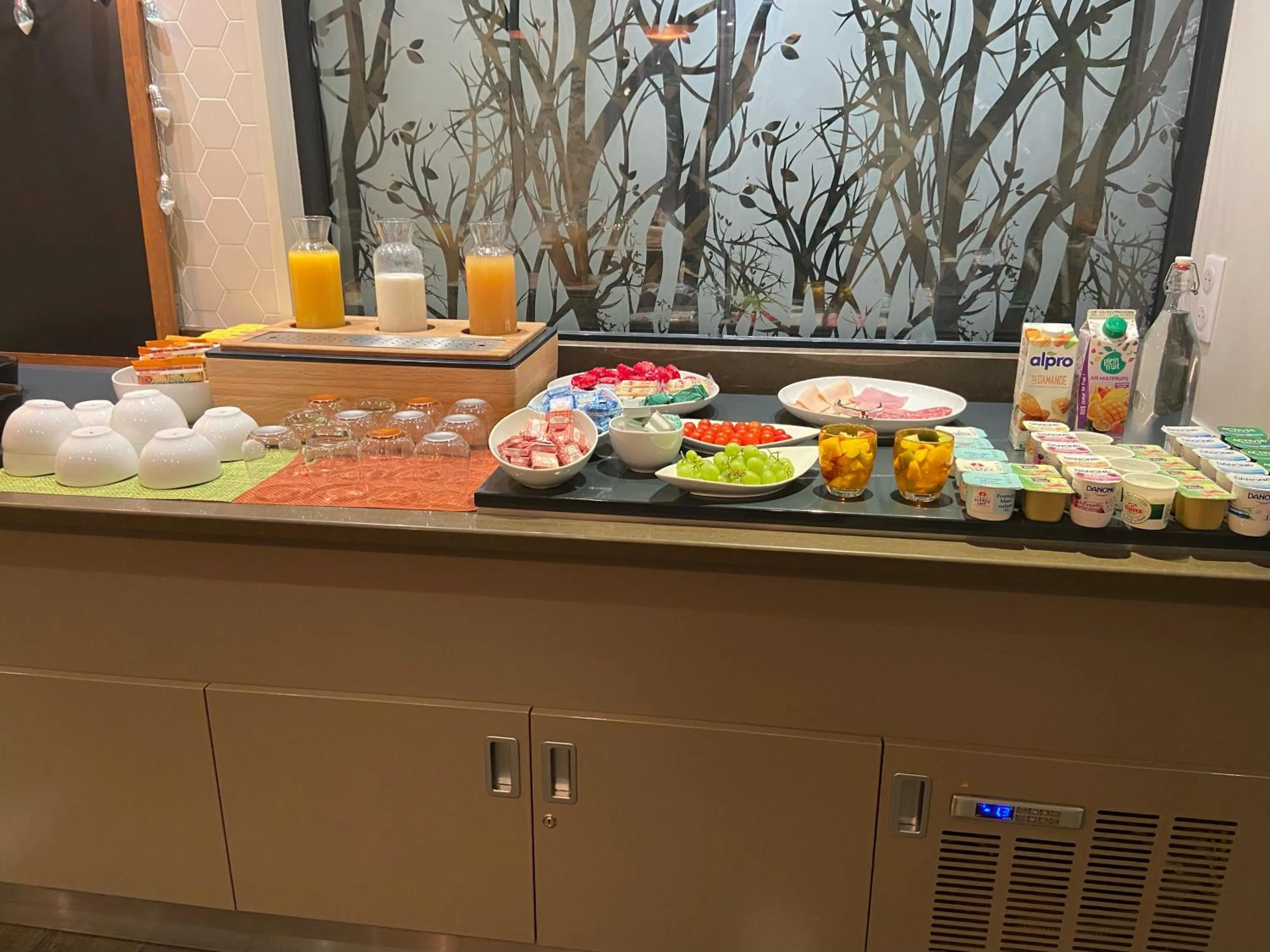 Breakfast in Holiday Inn Paris-Auteuil by IHG