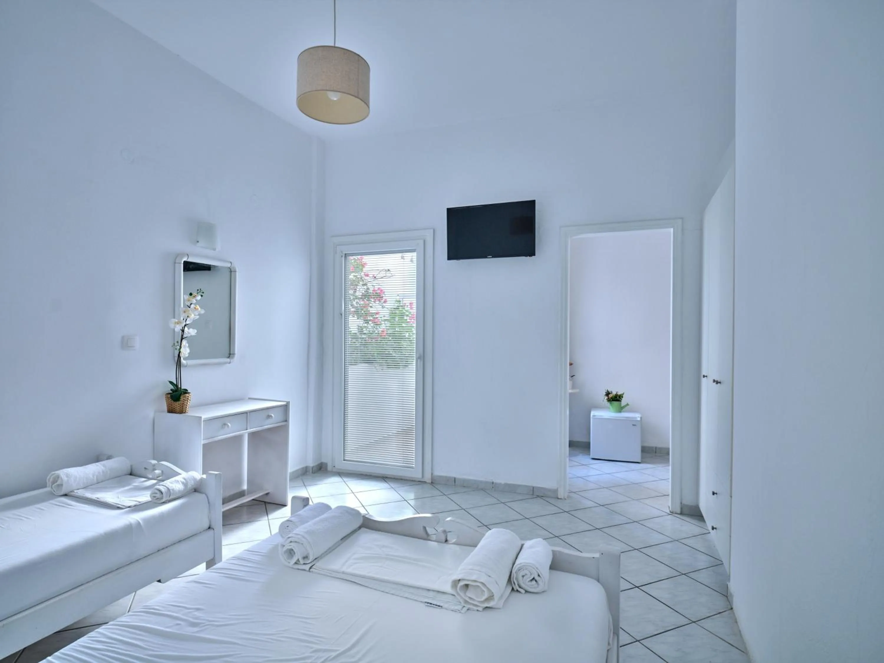 Photo of the whole room in Acropolis