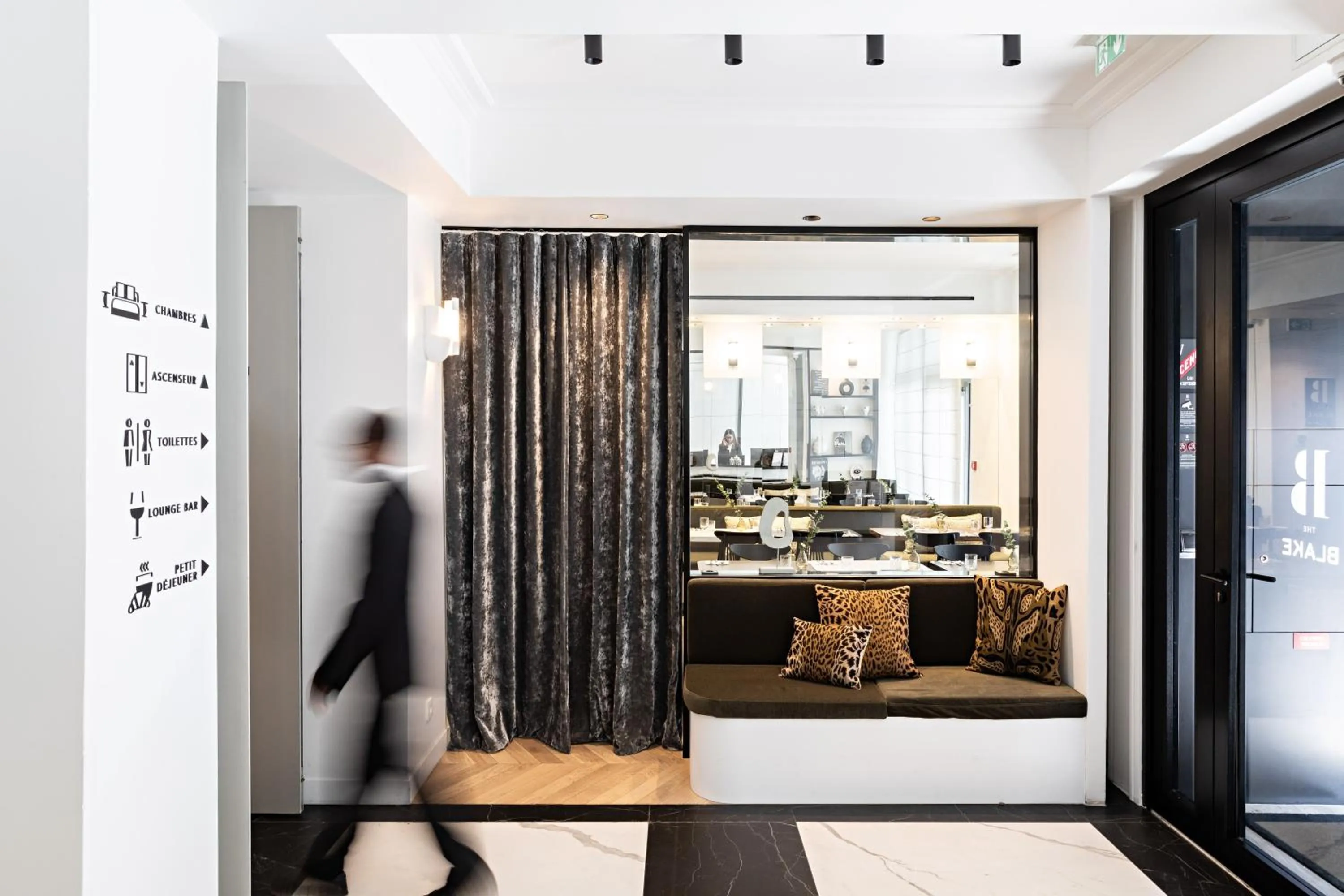 Lobby or reception in Best Western Premier The Blake Paris Gare Saint Lazare