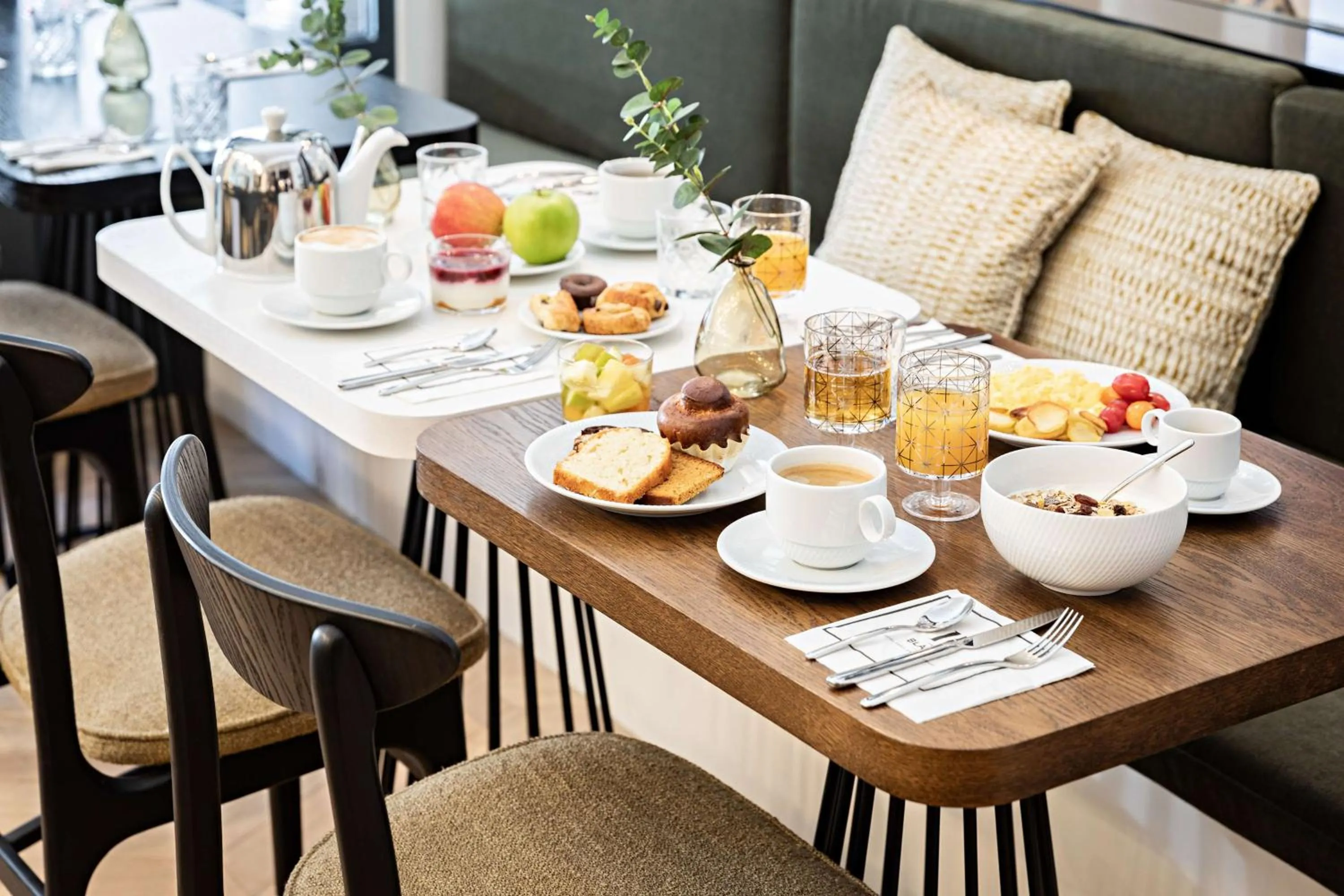 Restaurant/places to eat in Best Western Premier The Blake Paris Gare Saint Lazare