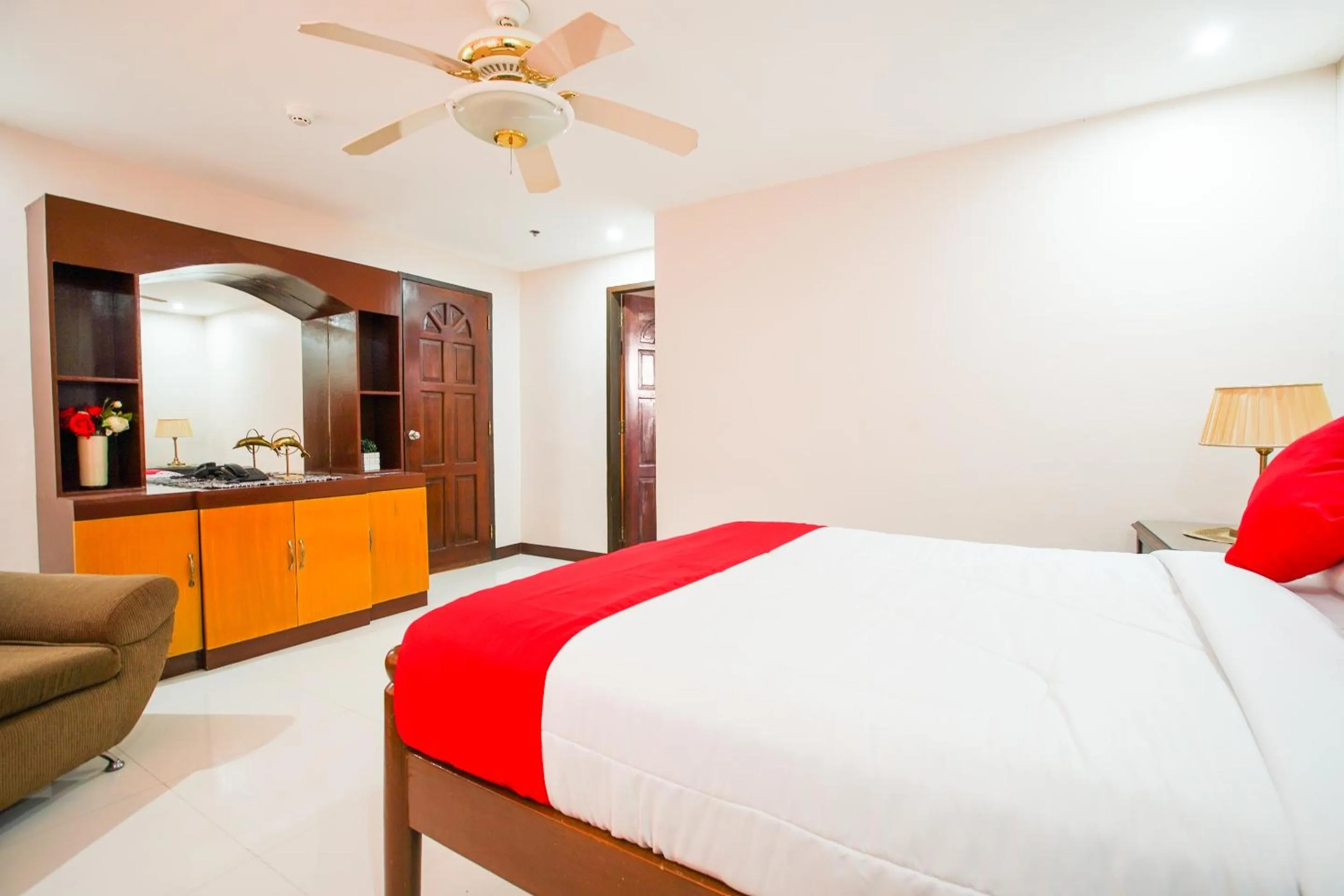 Bedroom, Bed in OYO 236 Hotel Edmundo