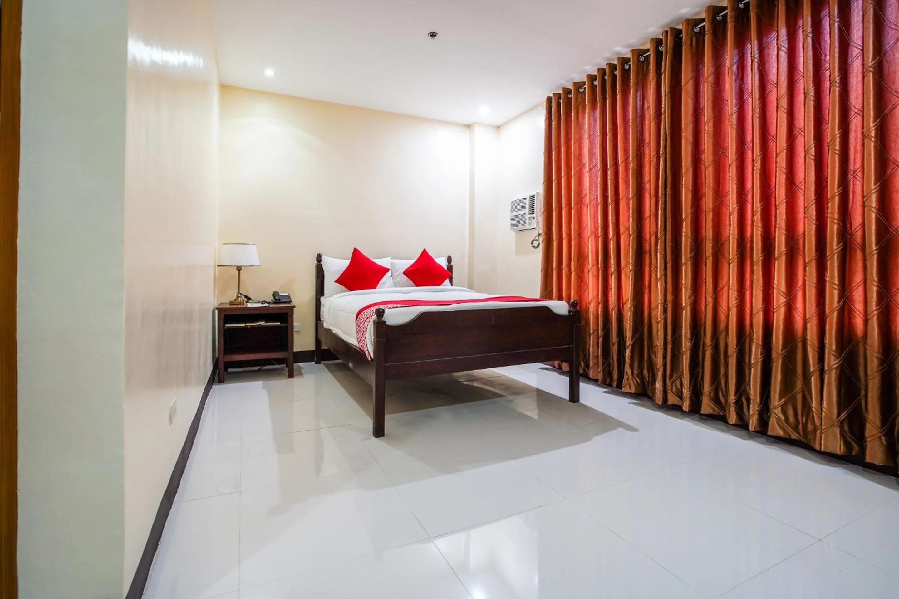 Bedroom, Bed in OYO 236 Hotel Edmundo