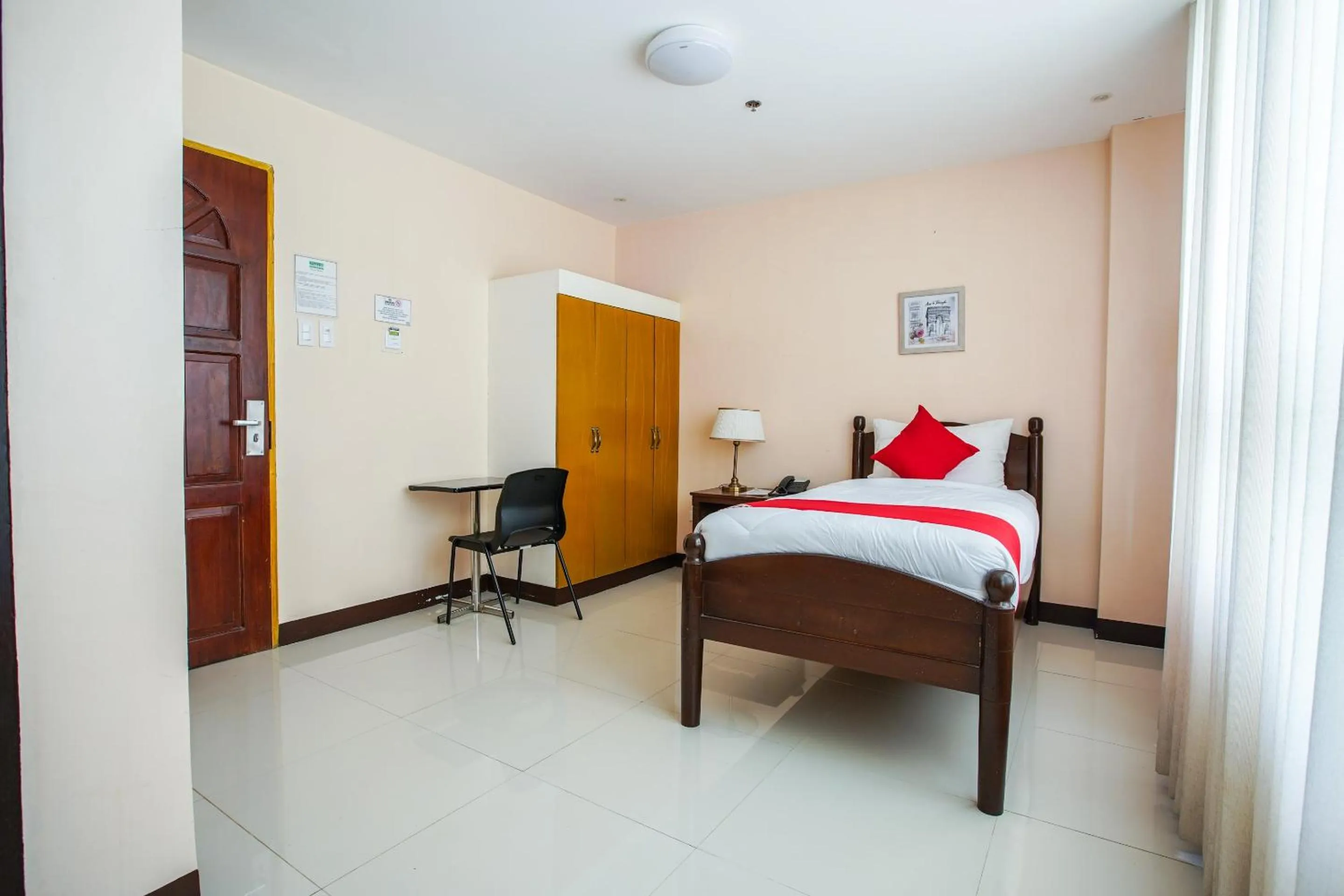 Bedroom, Bed in OYO 236 Hotel Edmundo