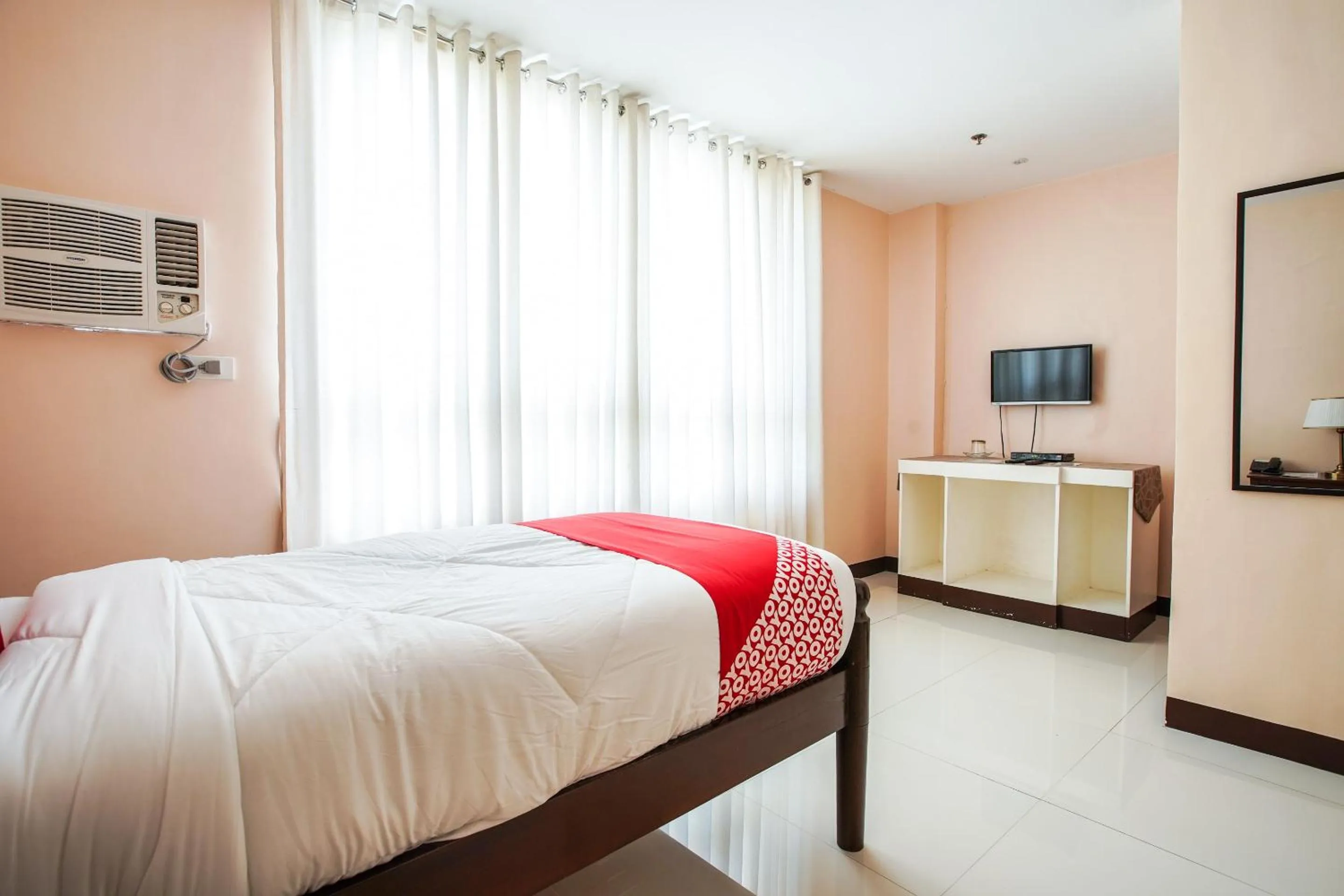 Bedroom, Bed in OYO 236 Hotel Edmundo