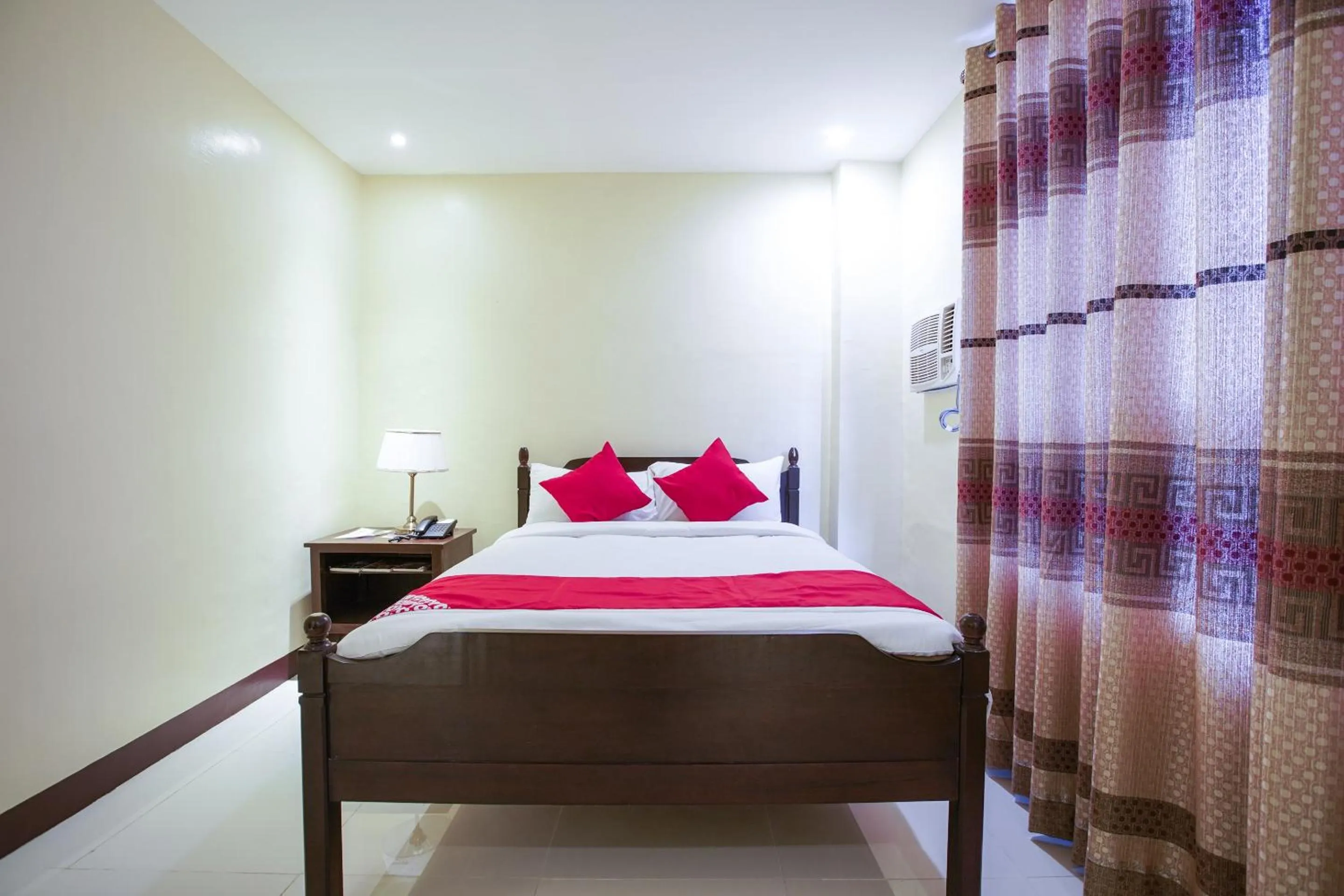 Bedroom, Bed in OYO 236 Hotel Edmundo