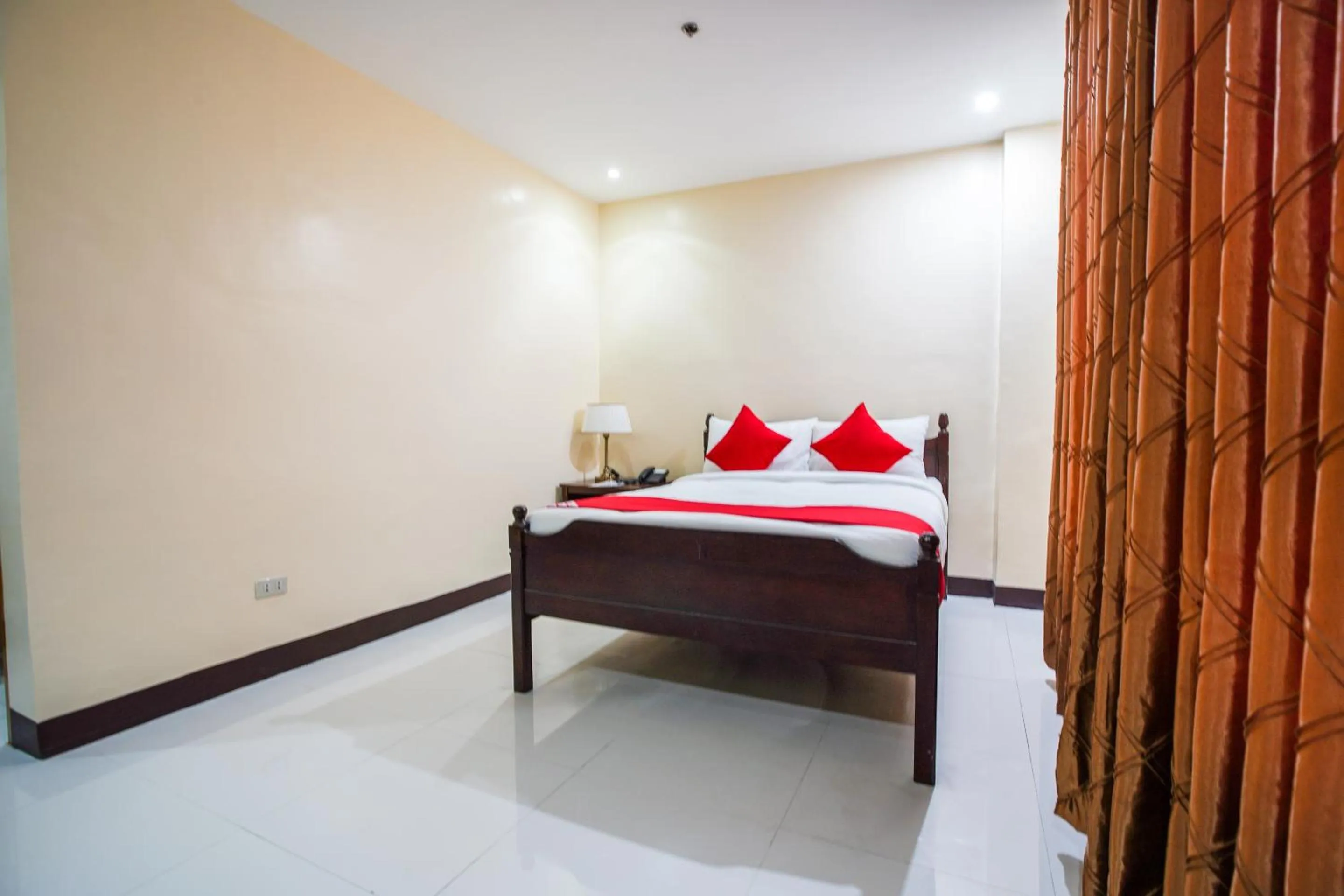 Bedroom, Bed in OYO 236 Hotel Edmundo