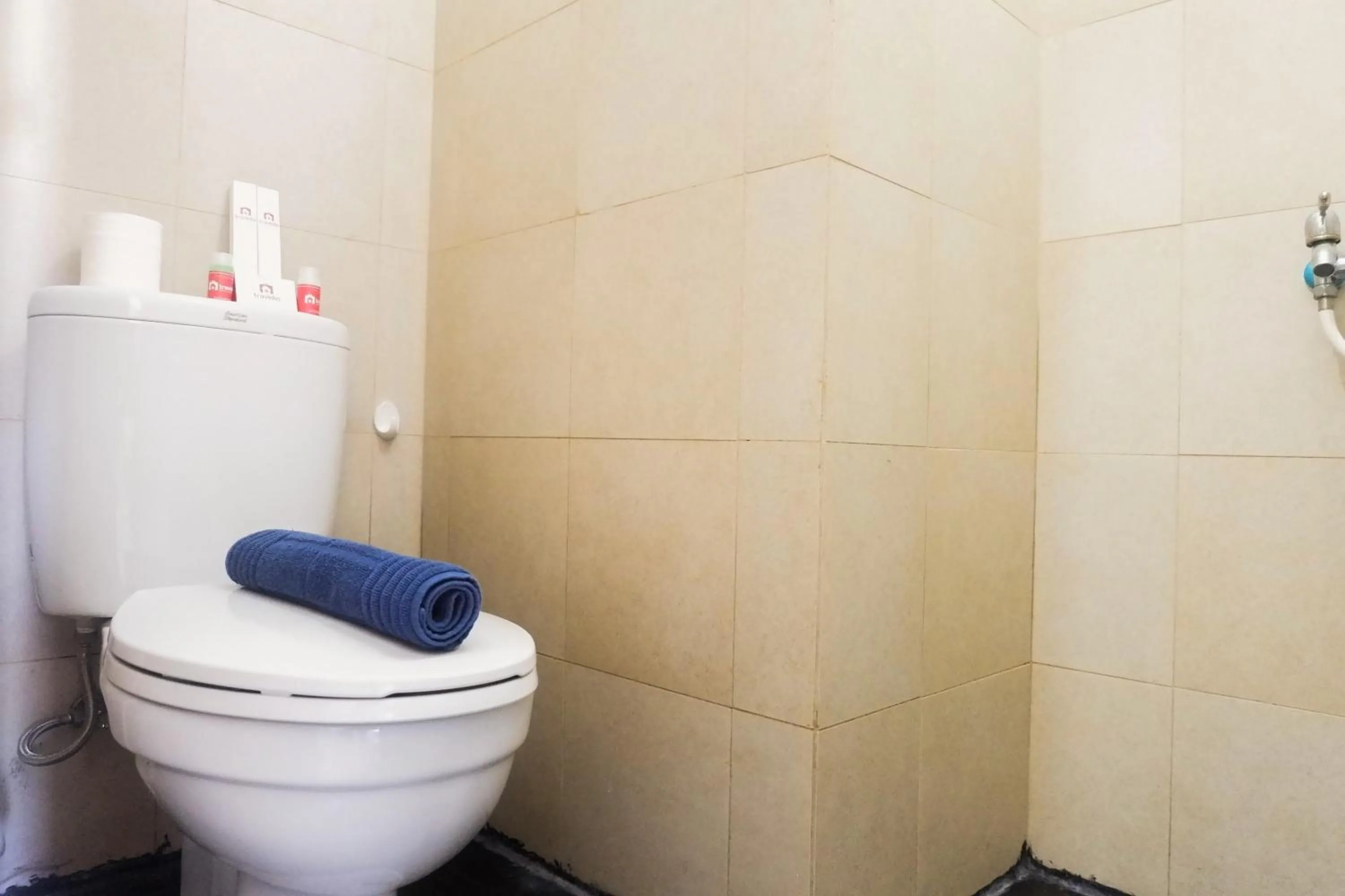 Comfy Studio Apartment at Menara Rungkut By Travelio