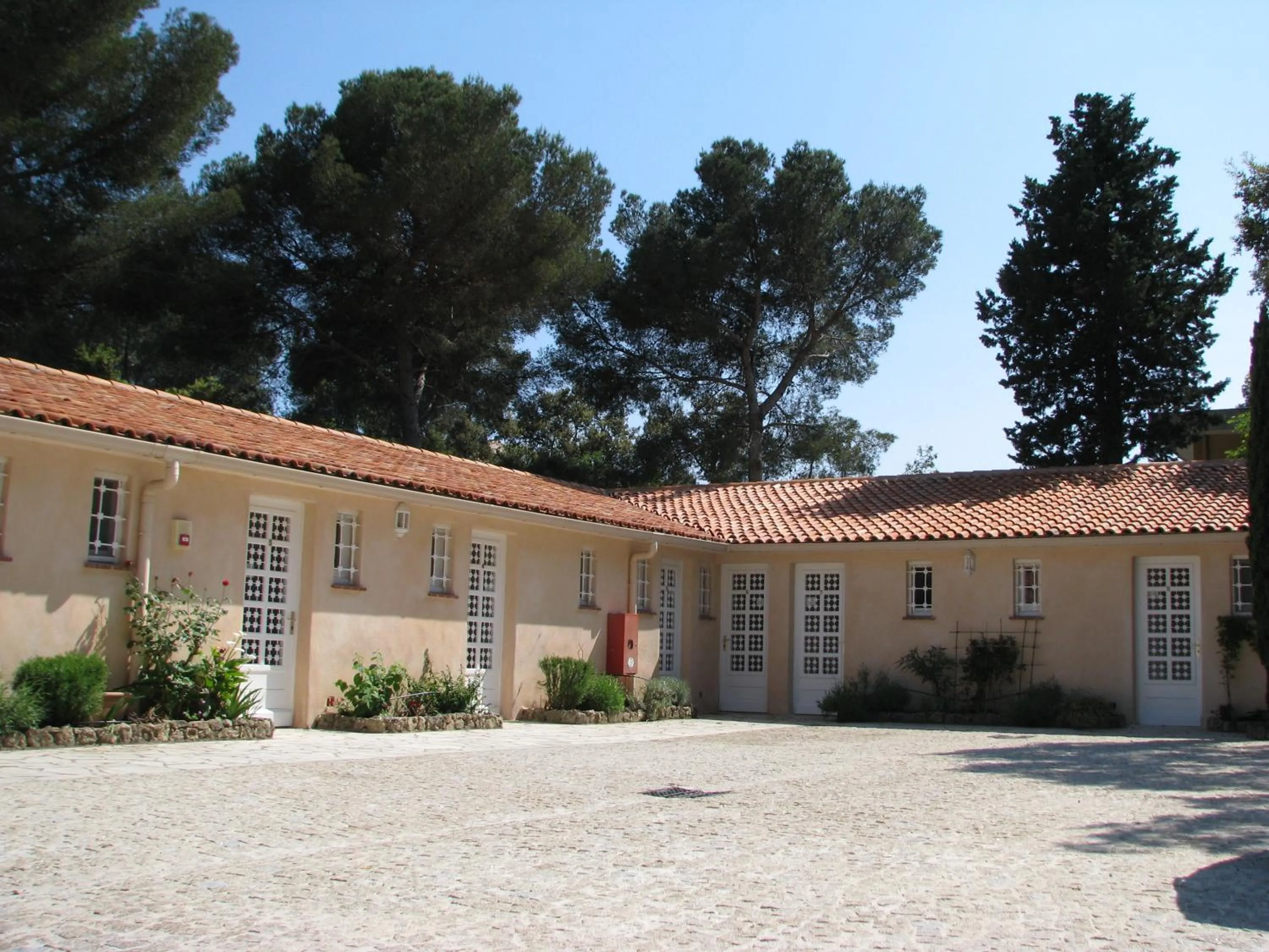 Spring in Athéna MOTEL