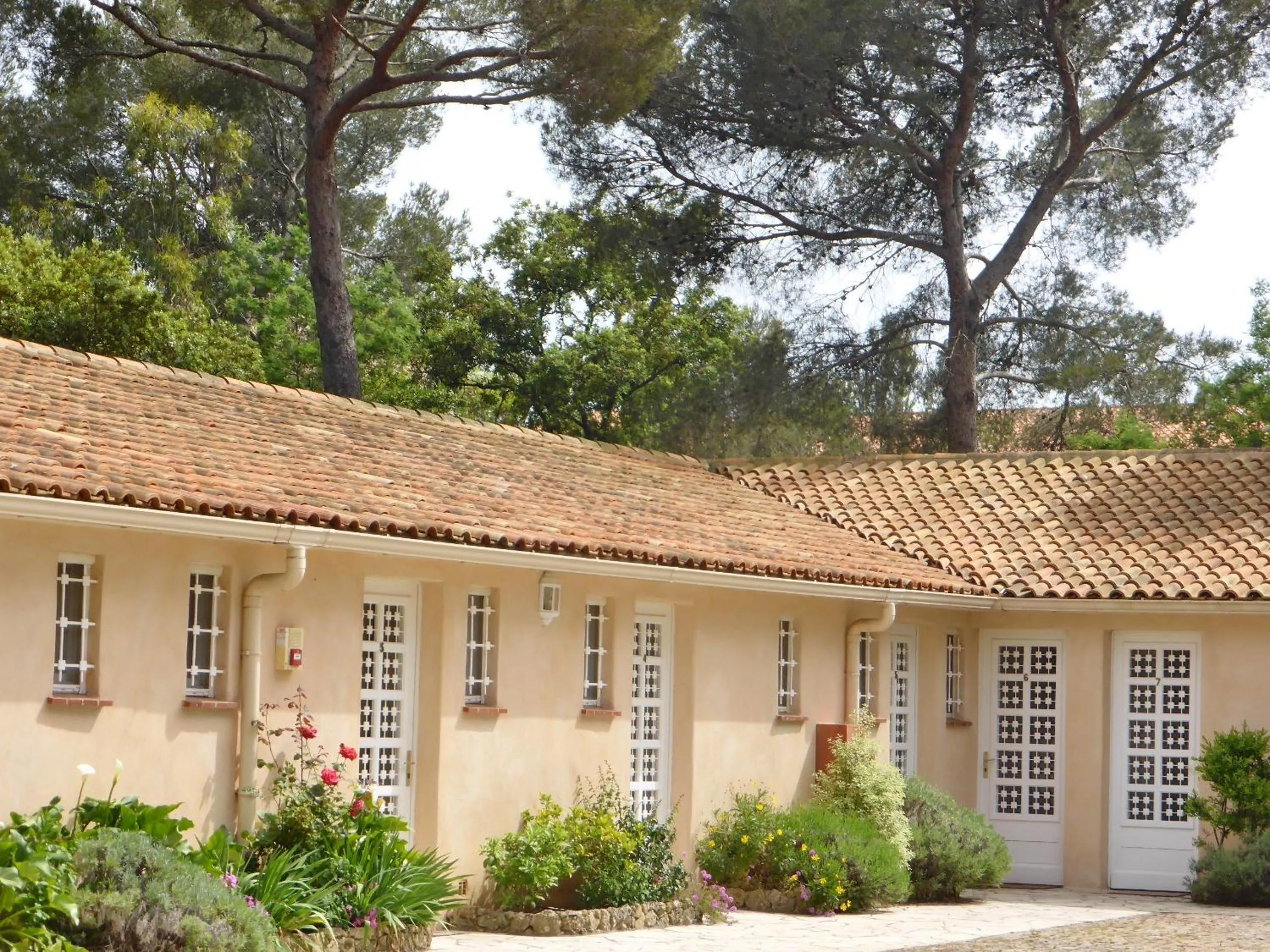 Property building in Athéna MOTEL