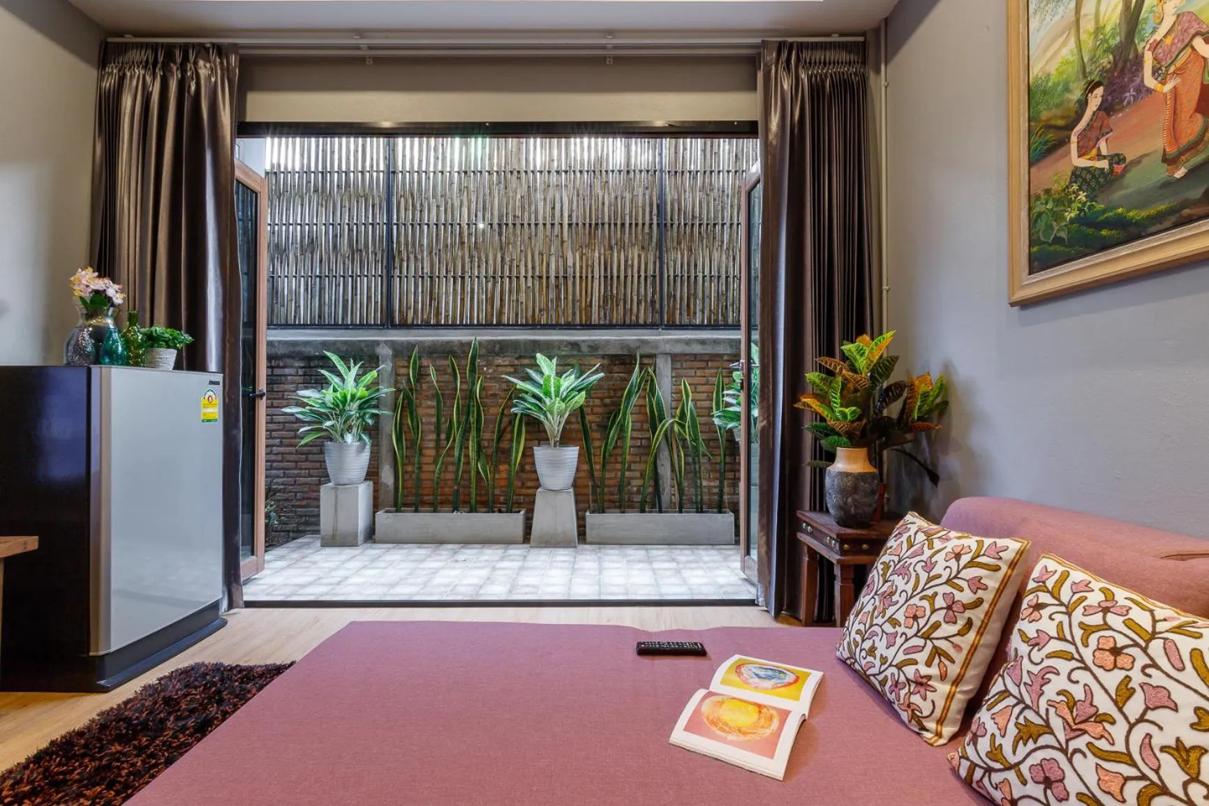 Garden, Bed in Hostel One Art and Gallery