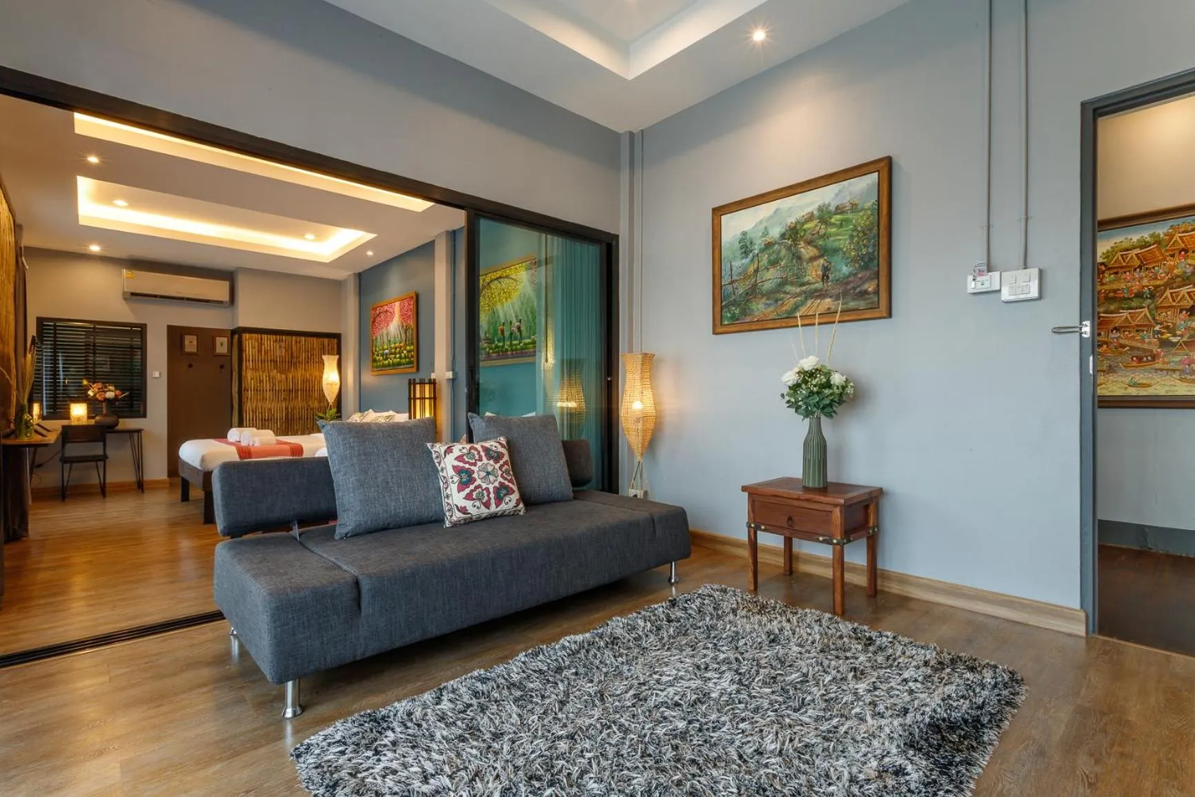 Living room in Hostel One Art and Gallery