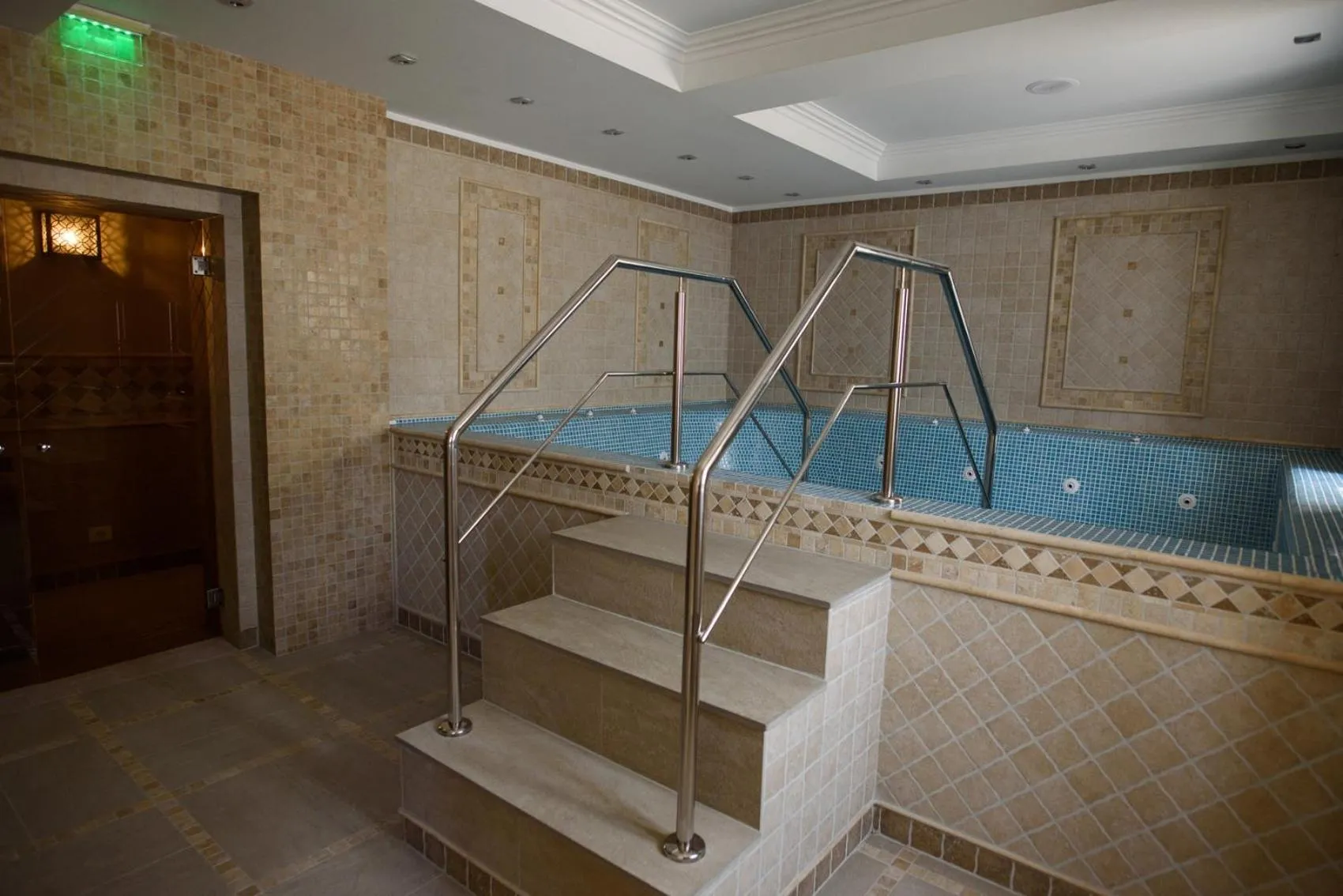 Hot Tub in Hotel Versay