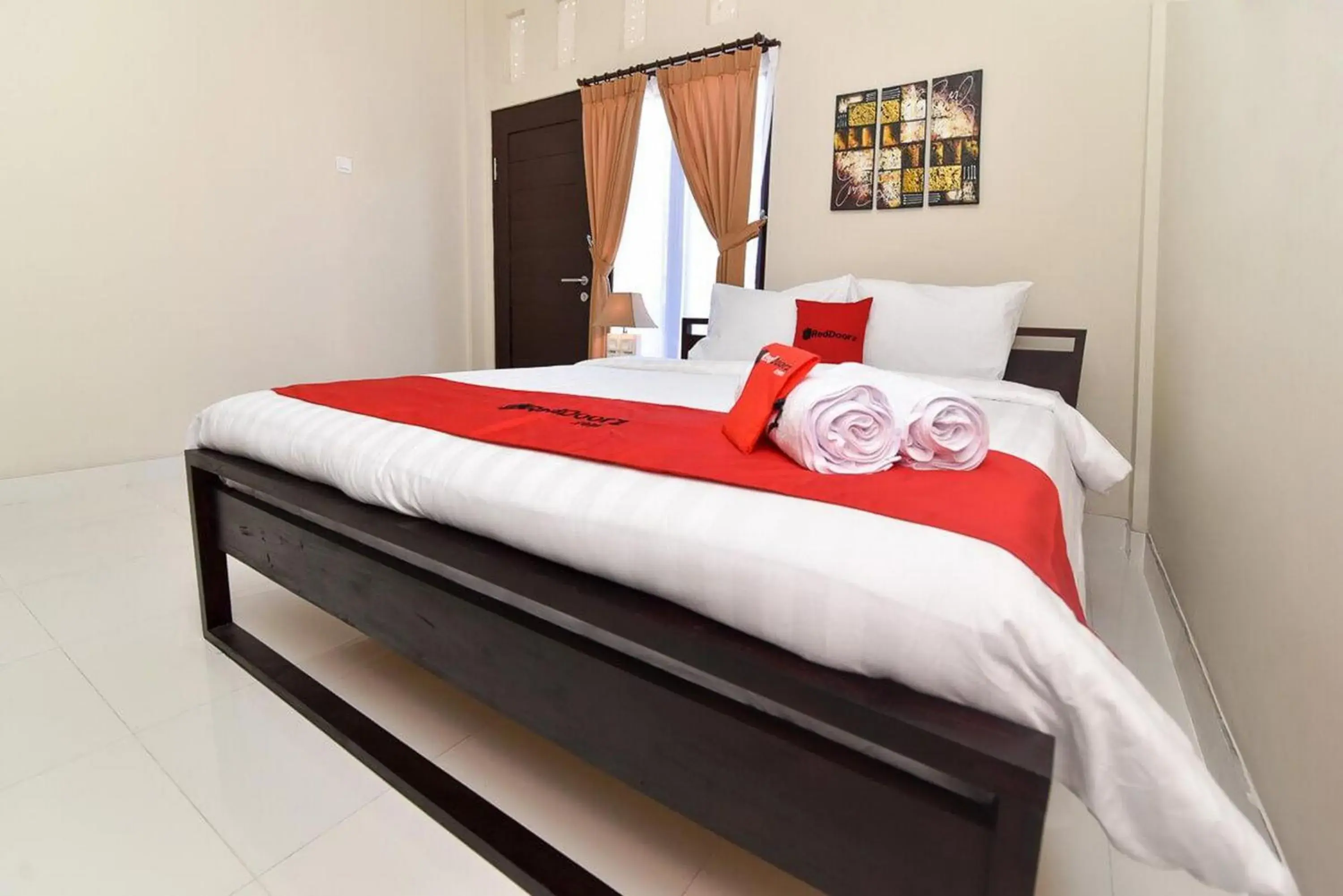Bedroom, Bed in RedDoorz Plus near Jalan Imam Bonjol Denpasar Bedroom, Bed in RedDoorz Plus near Jalan Imam Bonjol Denpasar