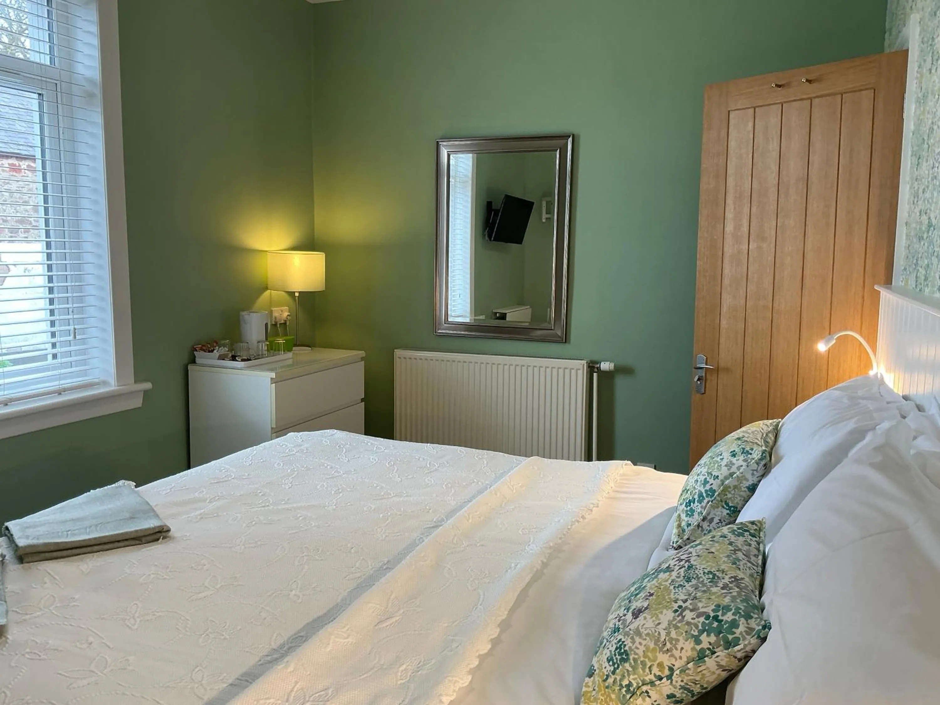 Bedroom, Bed in Hillcrest Bed & Breakfast