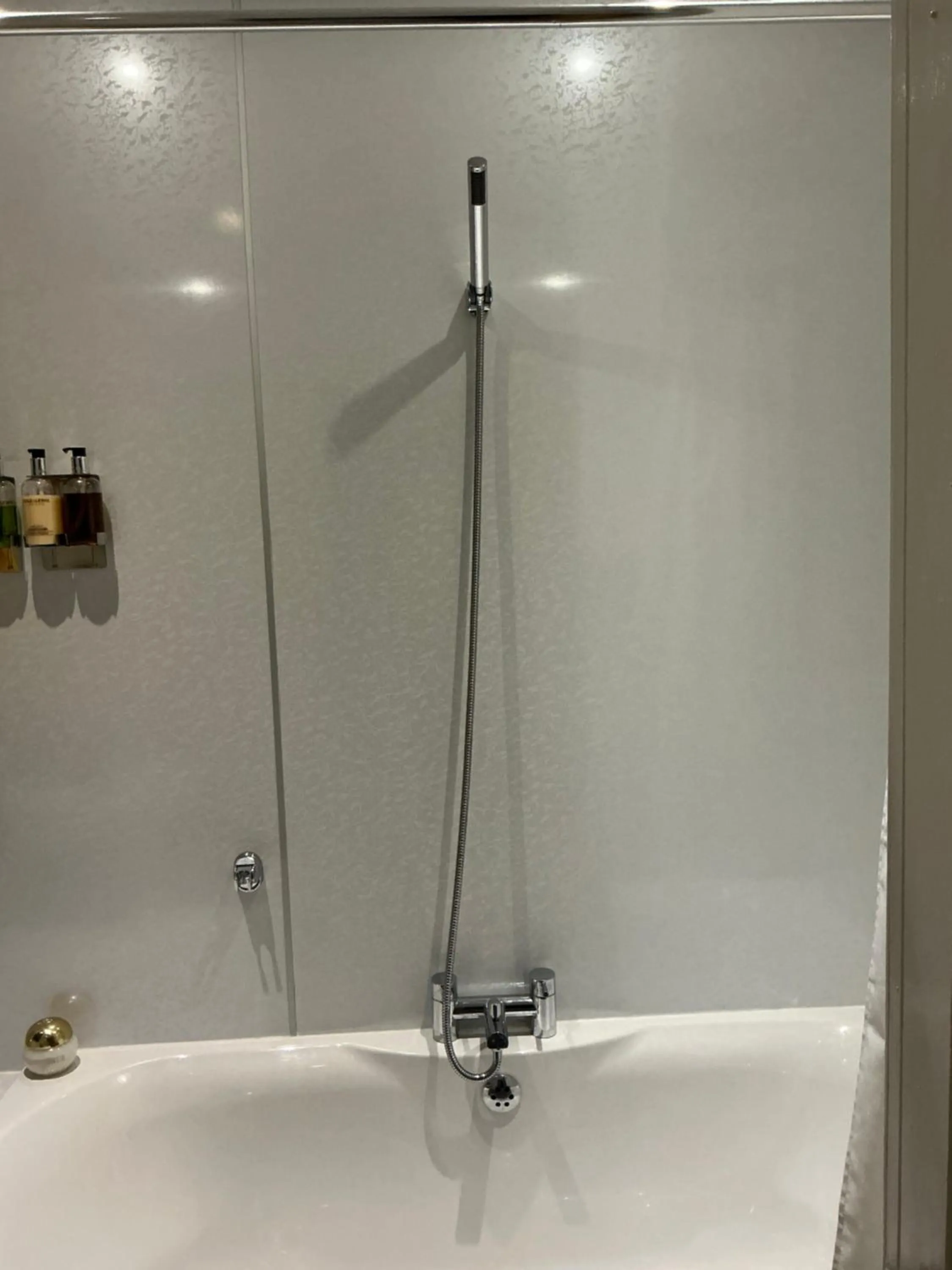 Shower in Hillcrest Bed & Breakfast