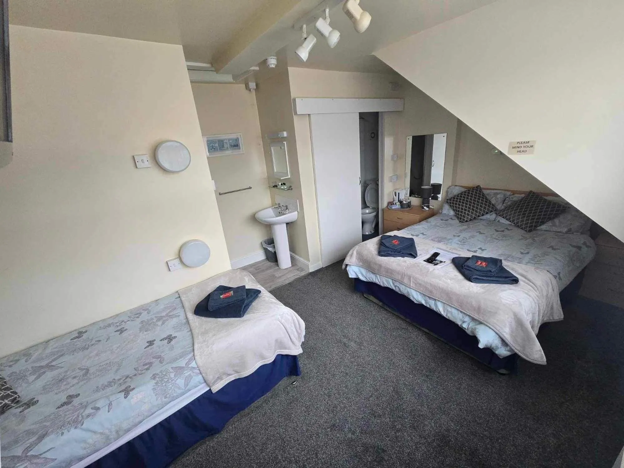 Bed in Ivydene Guest House