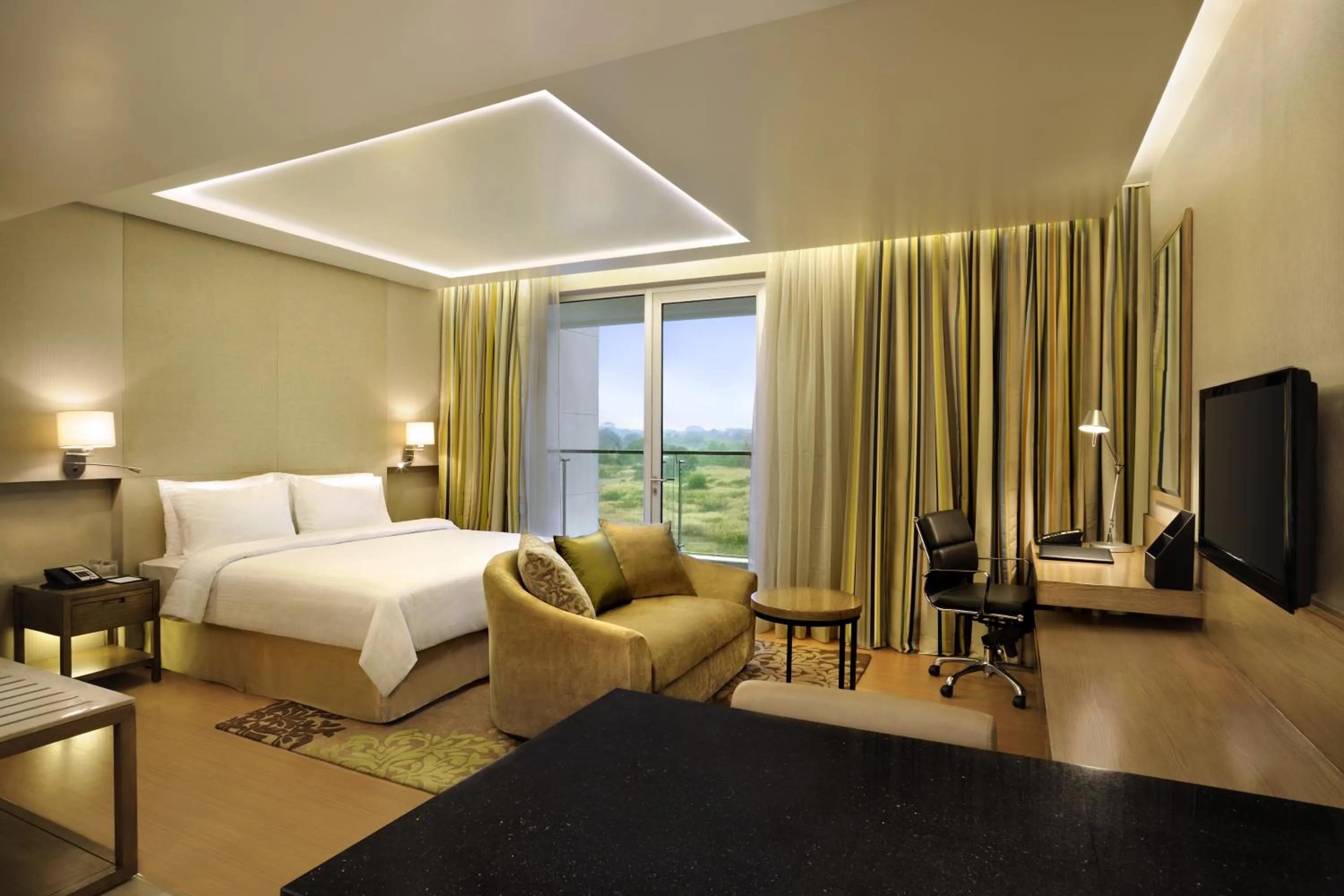 Bed in DoubleTree Suites by Hilton Bengaluru Outer Ring Road