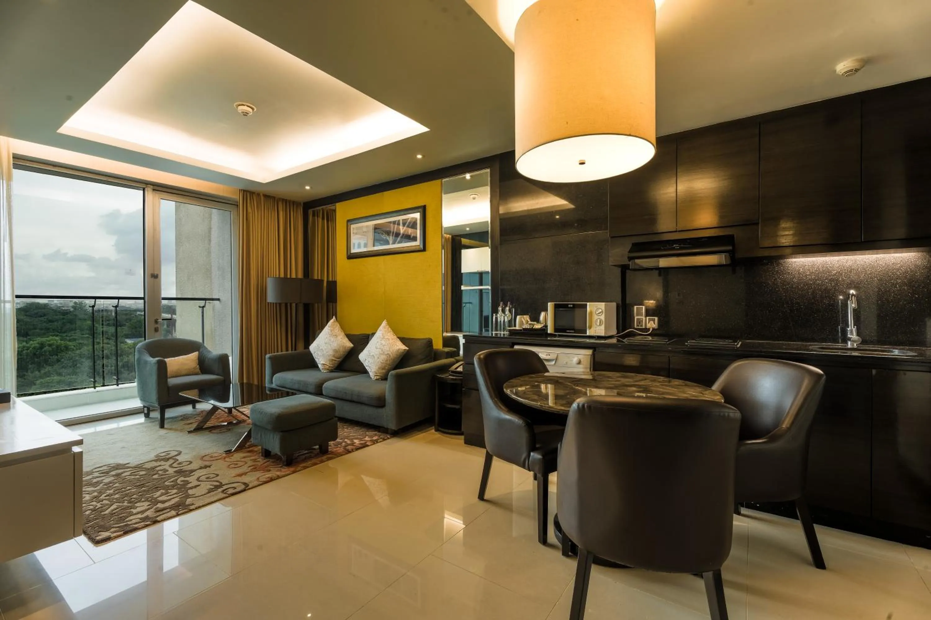 Dining area in DoubleTree Suites by Hilton Bengaluru Outer Ring Road