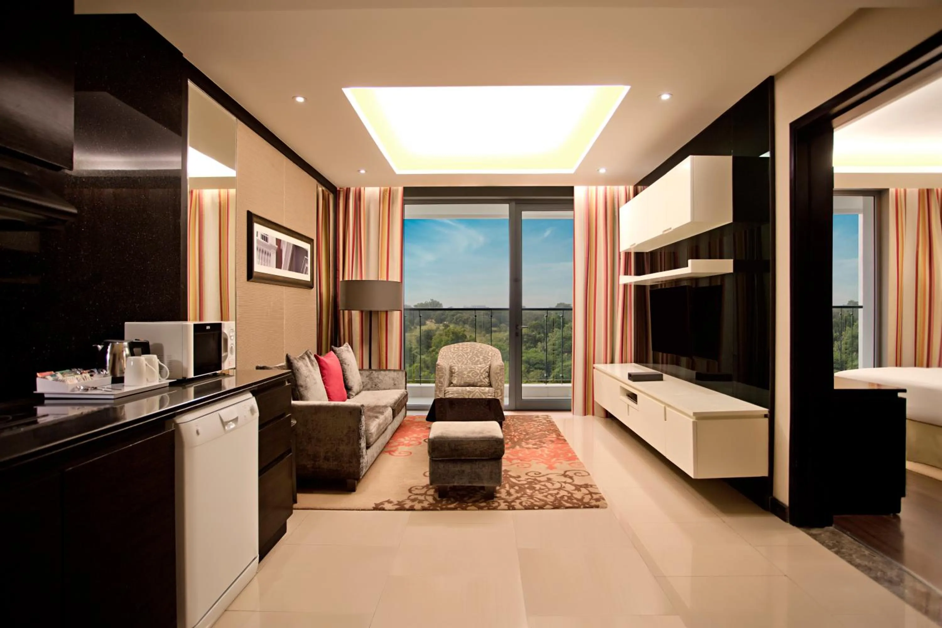 Coffee/tea facilities in DoubleTree Suites by Hilton Bengaluru Outer Ring Road