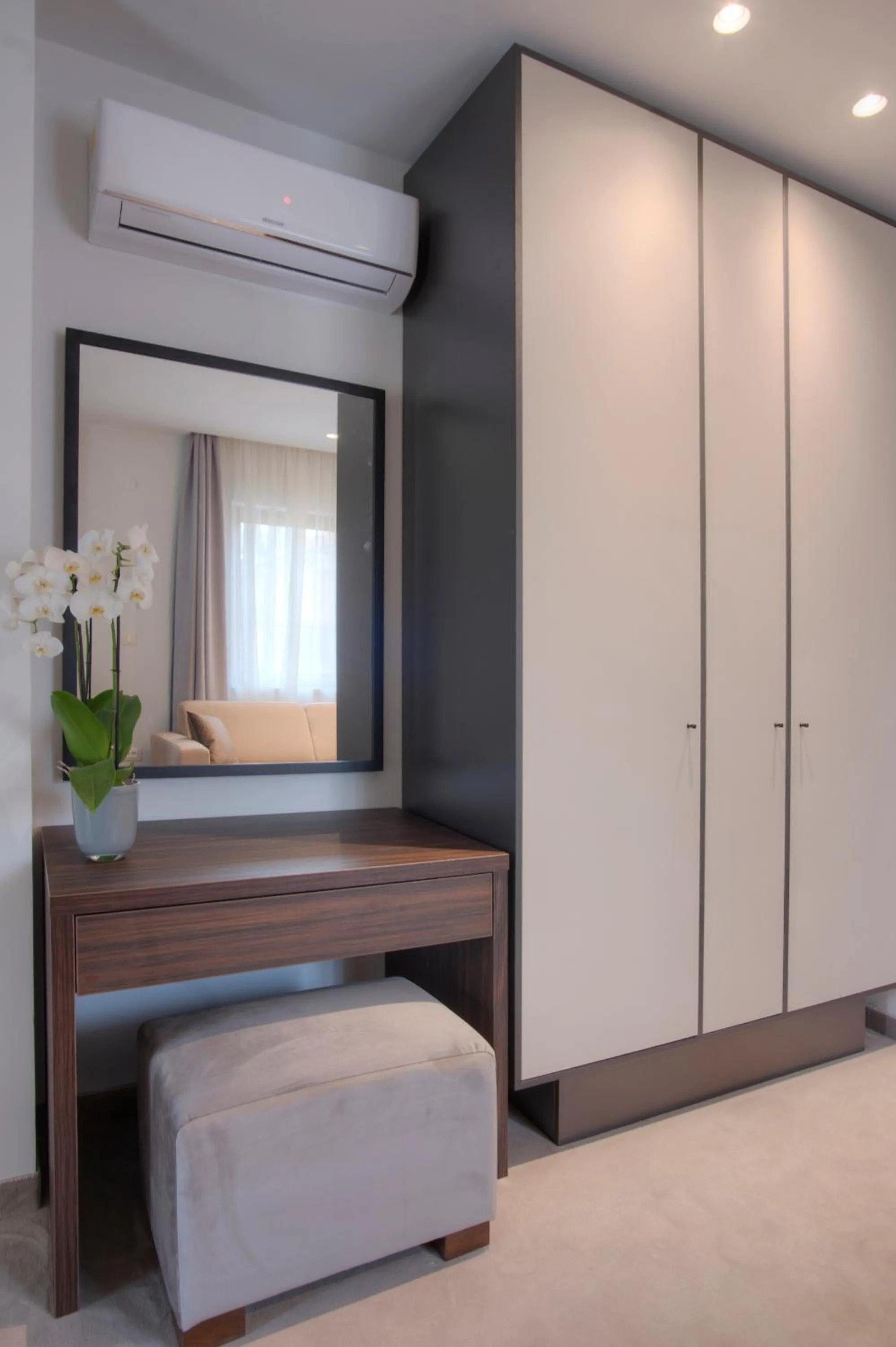 Seating area, Bed in Hotel Vela